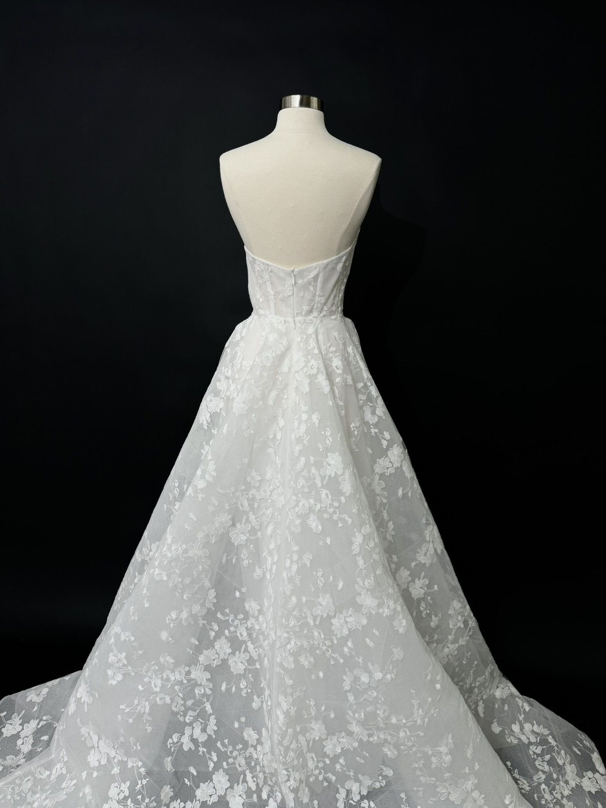 Other Preloved US 4 Anna Augusta Embroidery lace Bridal Gown Size S / US 4 / IT 40 - 6 Thumbnail