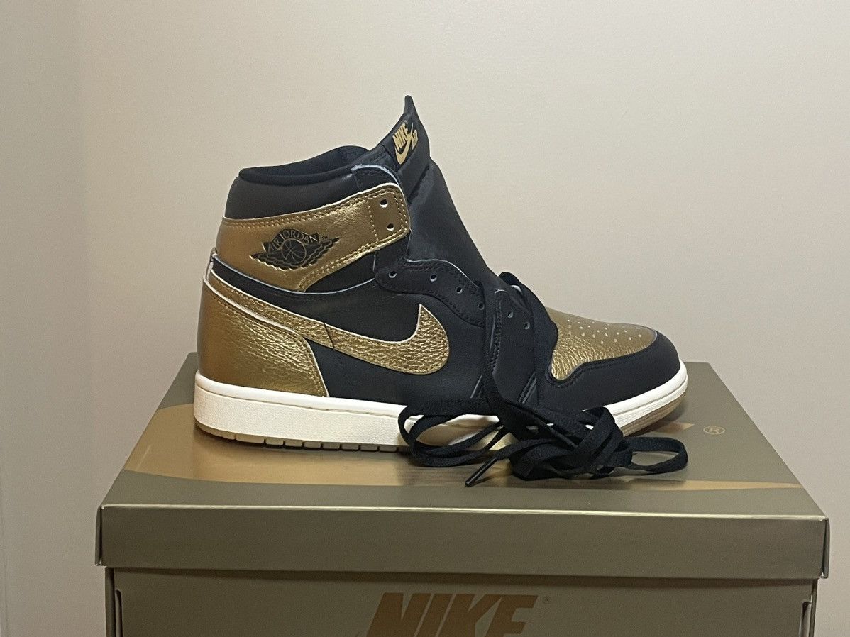Jordan Brand × Nike Air Jordan 1 Rétro High OG “Black and Gold” Size US 9 / EU 42 - 1 Thumbnail