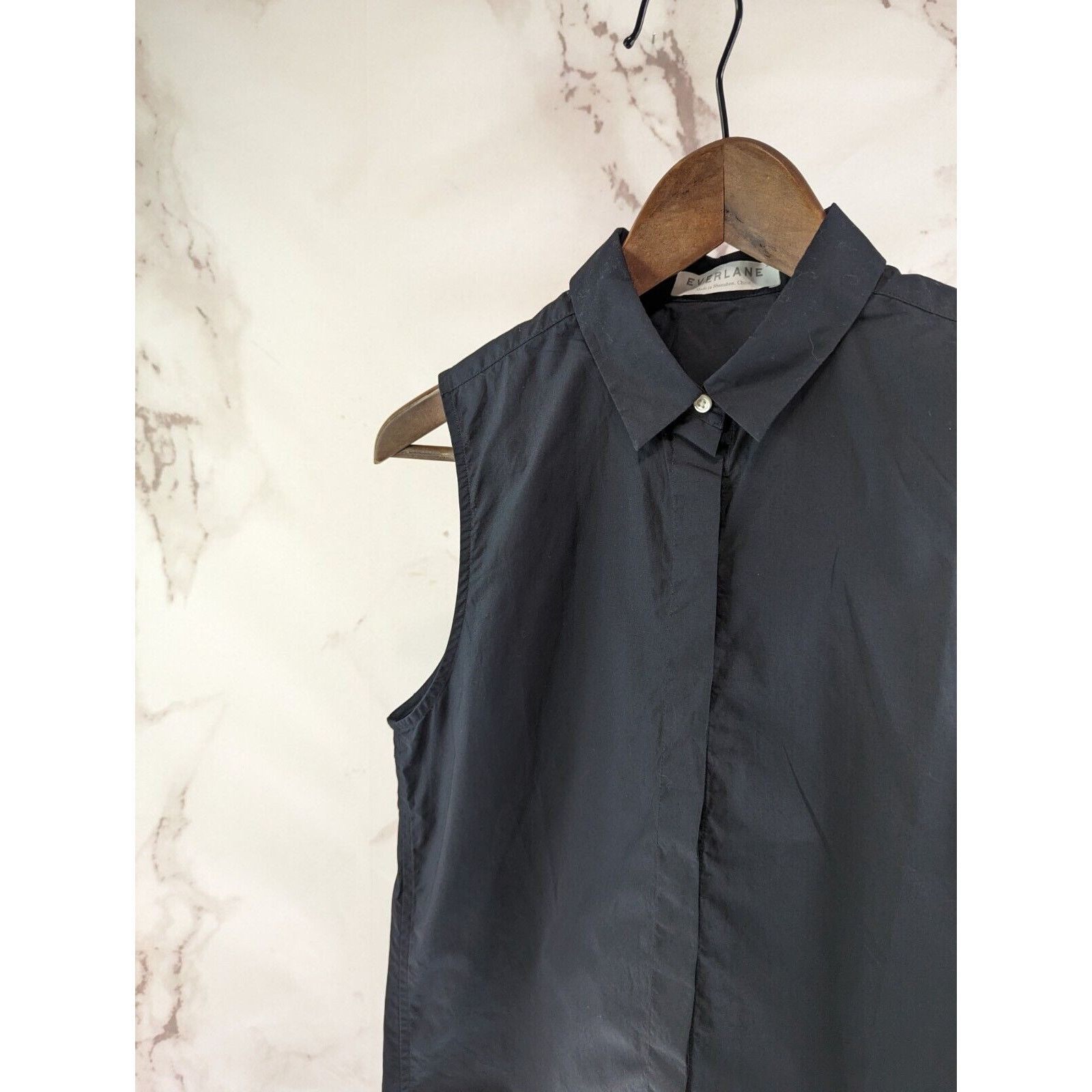 Everlane Everlane Shirt Womens XS Button Sleeveless Concealed Placket Size XS / US 0-2 / IT 36-38 - 2 Thumbnail
