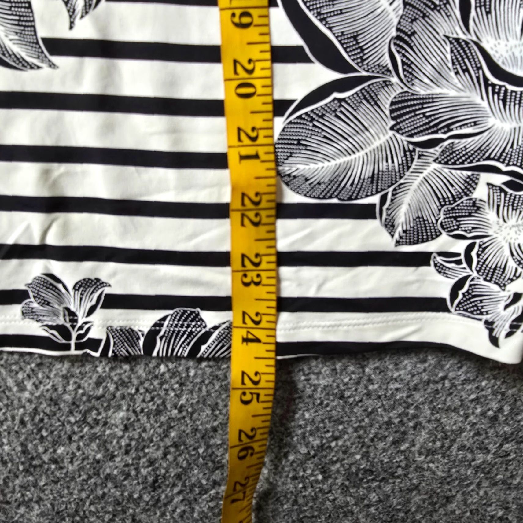 Lands' End **Lands' End Black XL Women's Stretch Floral Striped Outdoors Blouse** User: **Lands' End Black XL Women's Floral Striped Stretch Outdoors Blouse** Size XL / US 12-14 / IT 48-50 - 6 Thumbnail