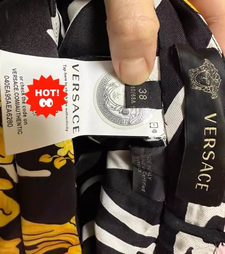 Versace Versace Black and white gold pattern design Size 25" / US 0 / IT 36 - 4 Thumbnail