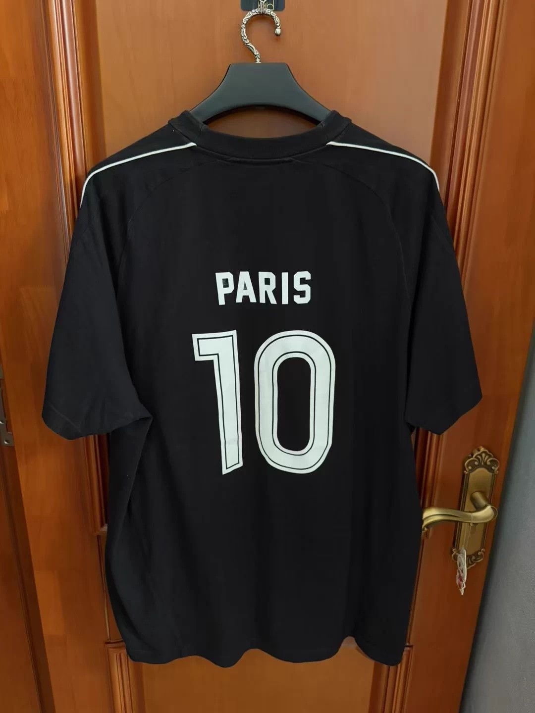 Balenciaga Balenciaga Manchester United collaboration shirt Size US M / EU 48-50 / 2 - 2 Thumbnail