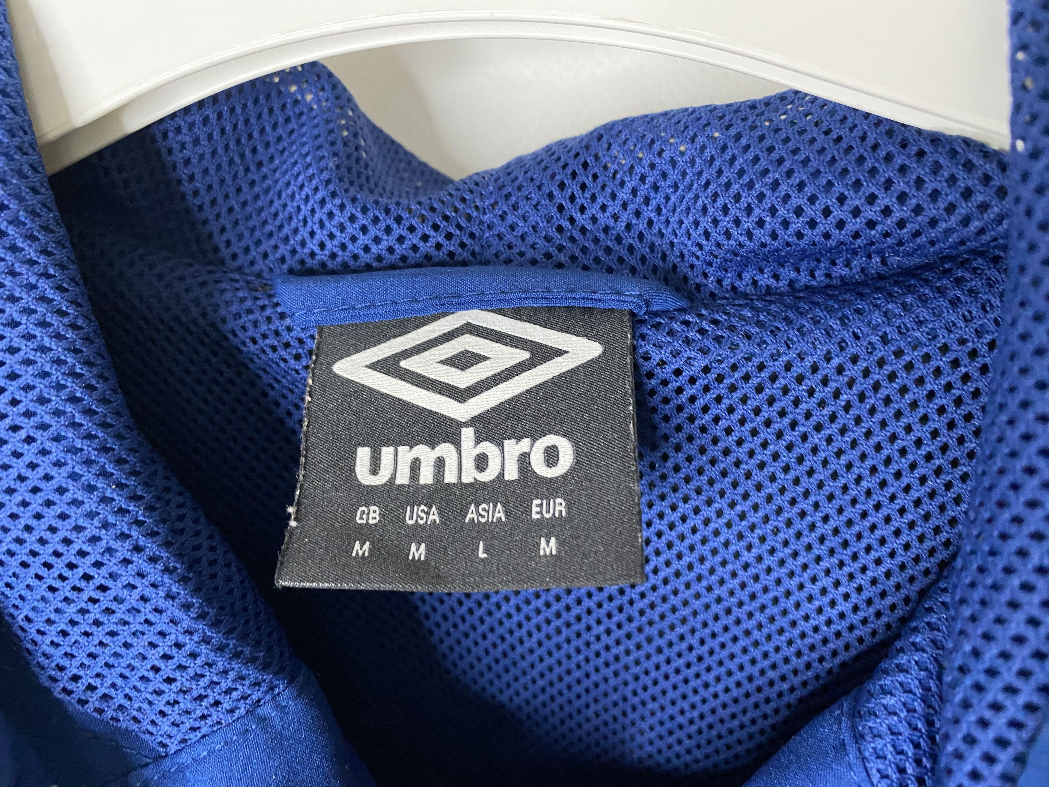 Umbro BURNLEY FC 2021 2022 TRAINING TOP JACKET FOOTBALL SOCCER Size US M / EU 48-50 / 2 - 6 Thumbnail