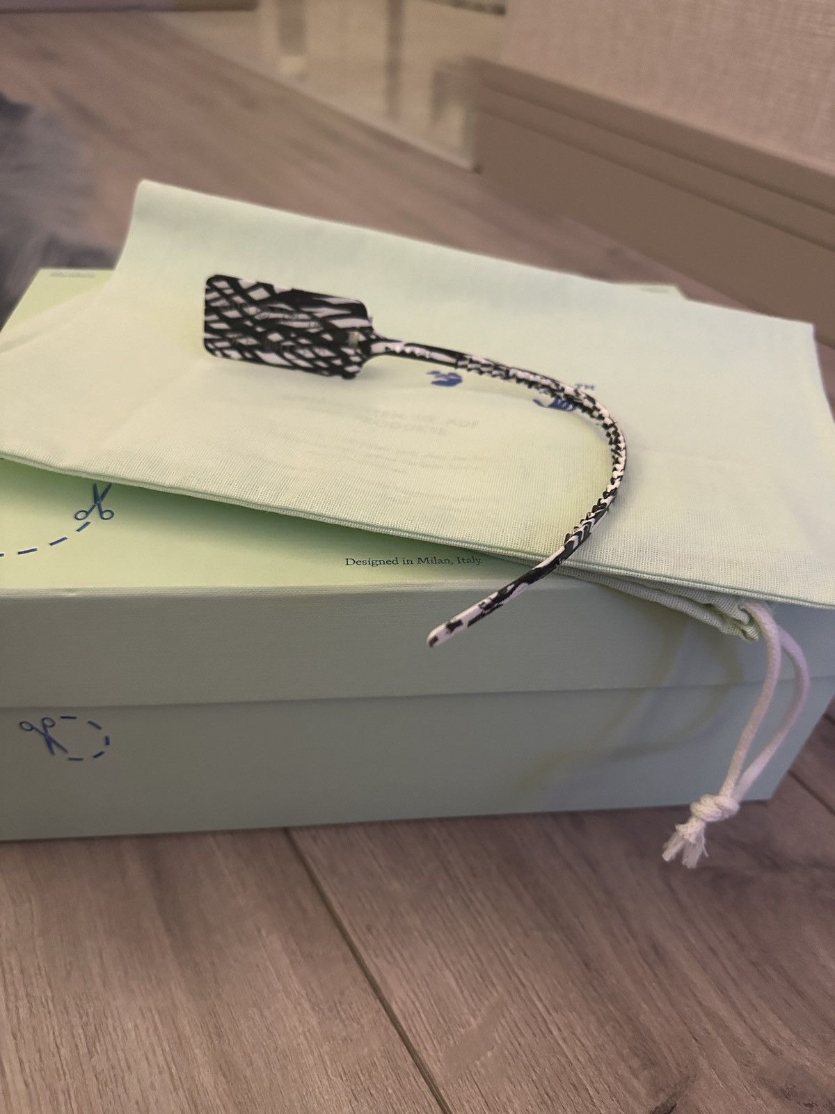 Off-White Off white zip tie tag Size 42 - 6 Thumbnail