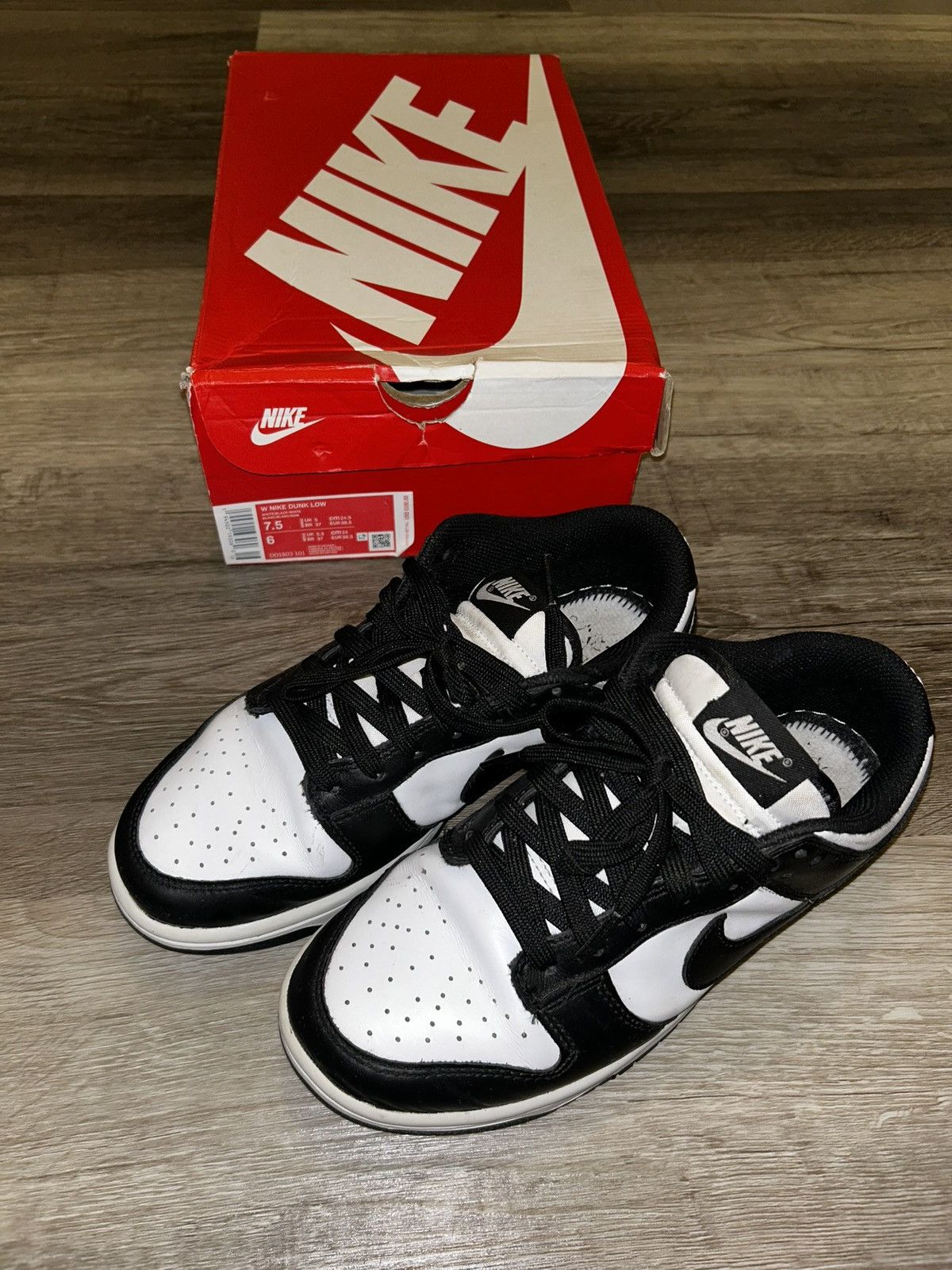 Nike Nike Dunks Size US 7.5 / IT 37.5 - 1 Thumbnail