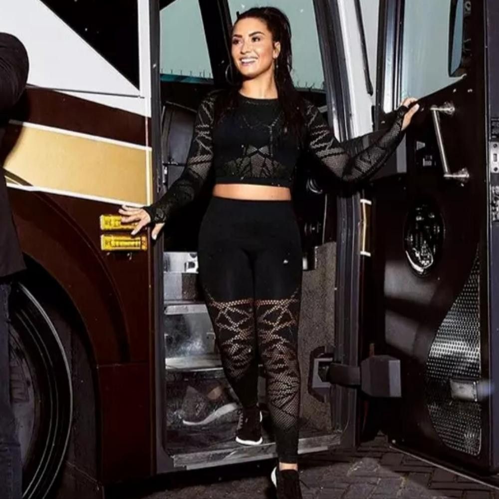 Fabletics Black Philomena Demi Lovato Long Sleeve Size M / US 6-8 / IT 42-44 - 3 Thumbnail