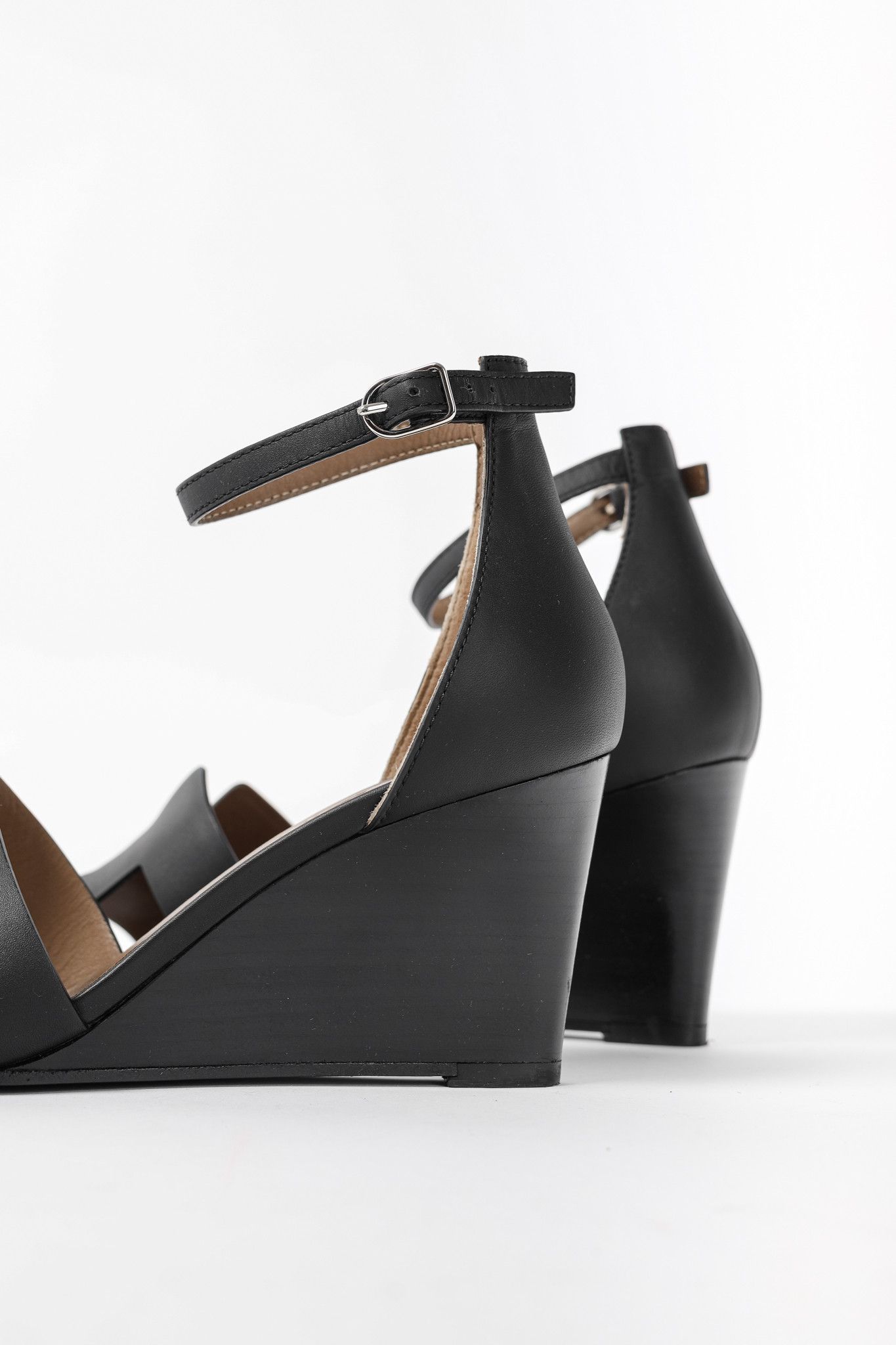 Hermes Hermes Legend Noir Calfskin "H" Wedge Sandals Size US 7.5 / IT 37.5 - 8 Thumbnail