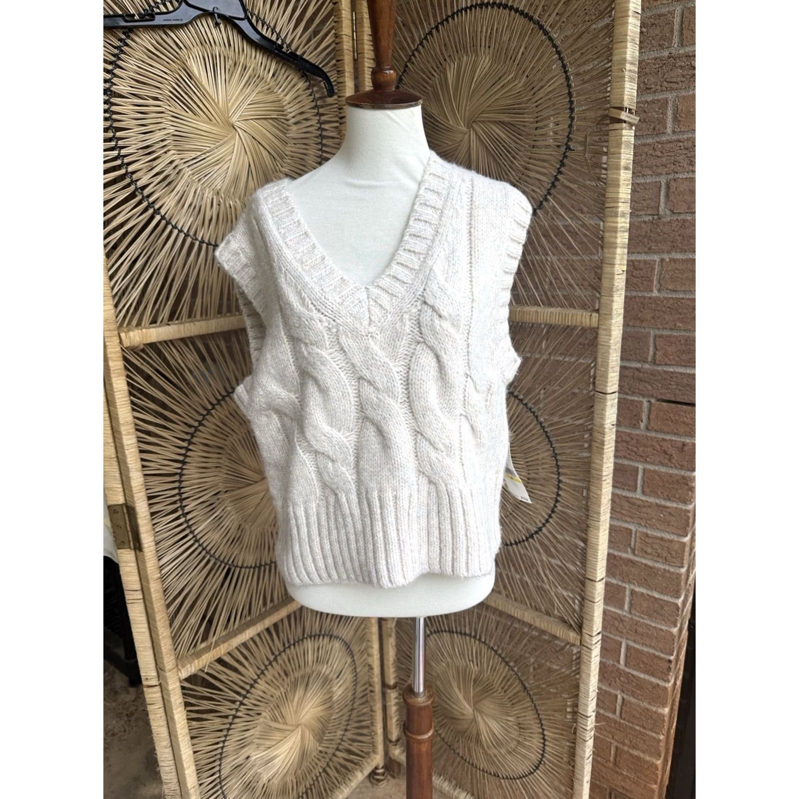 Vintage VINTAGE Karen Kane Sweater Vest Womens Medium Cable Knit Cream V Neck Dandy Girl NWT Size M / US 6-8 / IT 42-44 - 2 Thumbnail