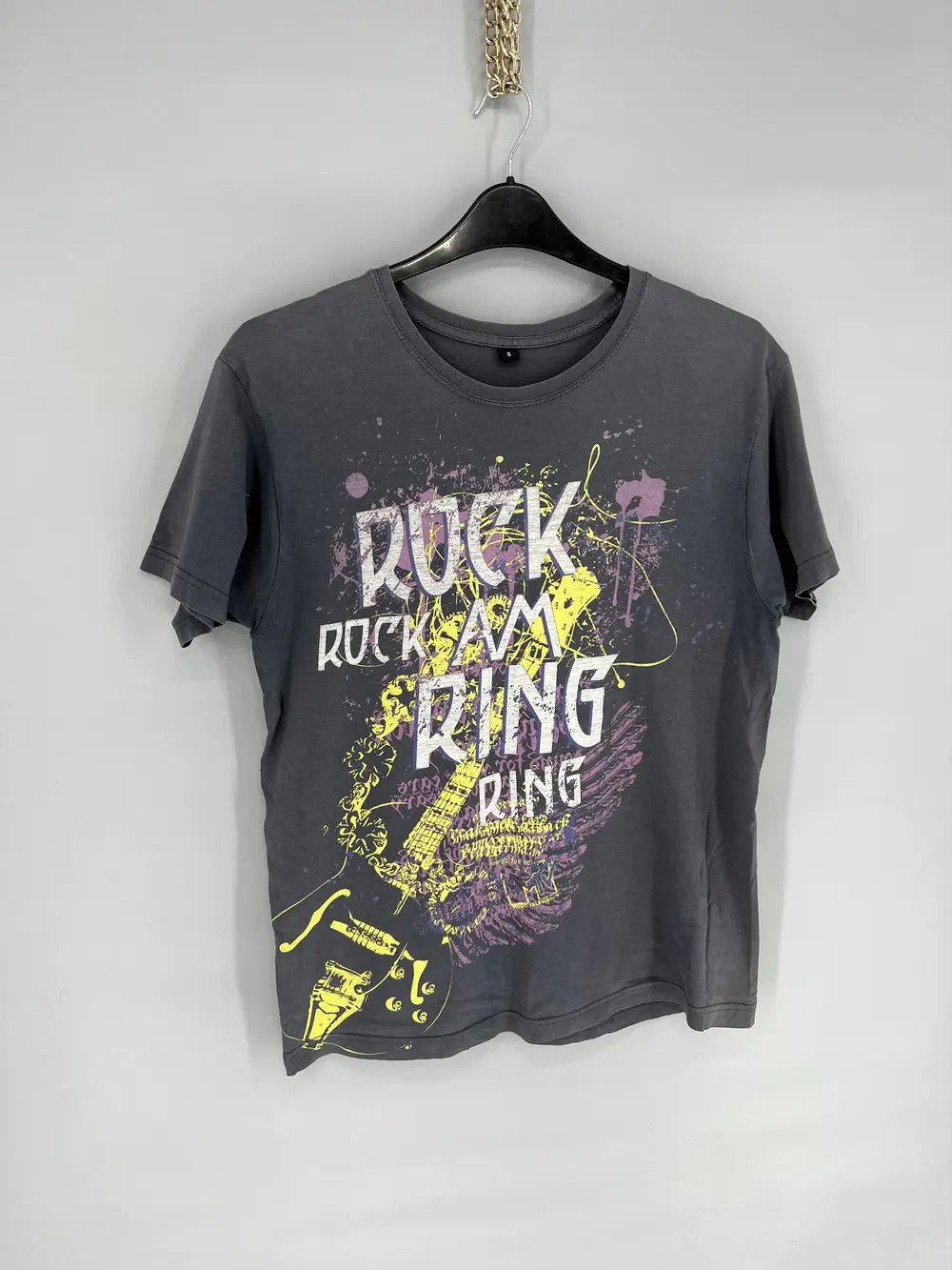 Band Tees Vintage Y2K rock ring festival kiss muse rammstein 2010 Size US S / EU 44-46 / 1 - 2 Thumbnail