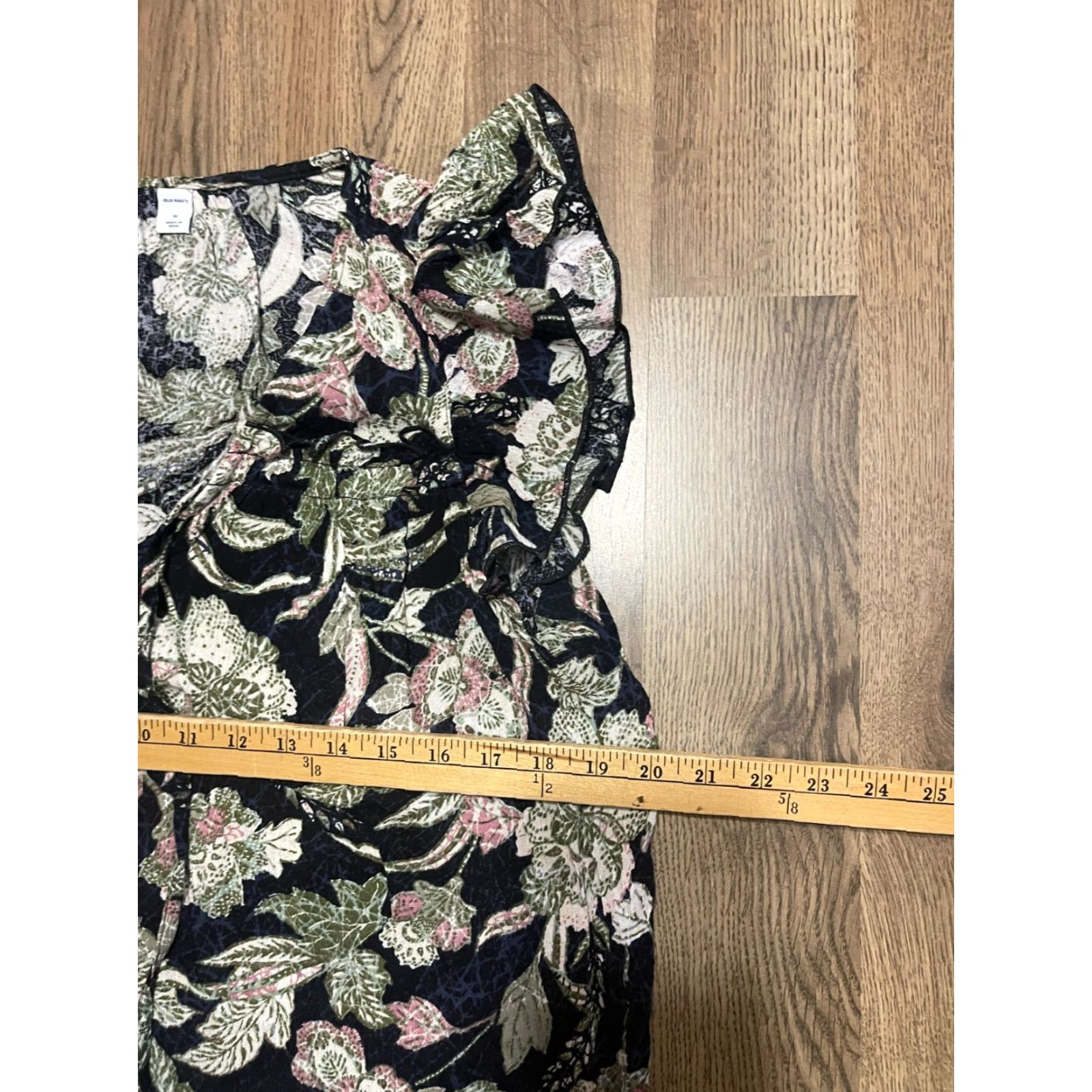 Old Navy Old Navy Shirt Women's M Black Pink Green Floral V-neck T-Shirt Casual Shirts Colorful 90s? No, ignore 90s. Size M / US 6-8 / IT 42-44 - 5 Thumbnail