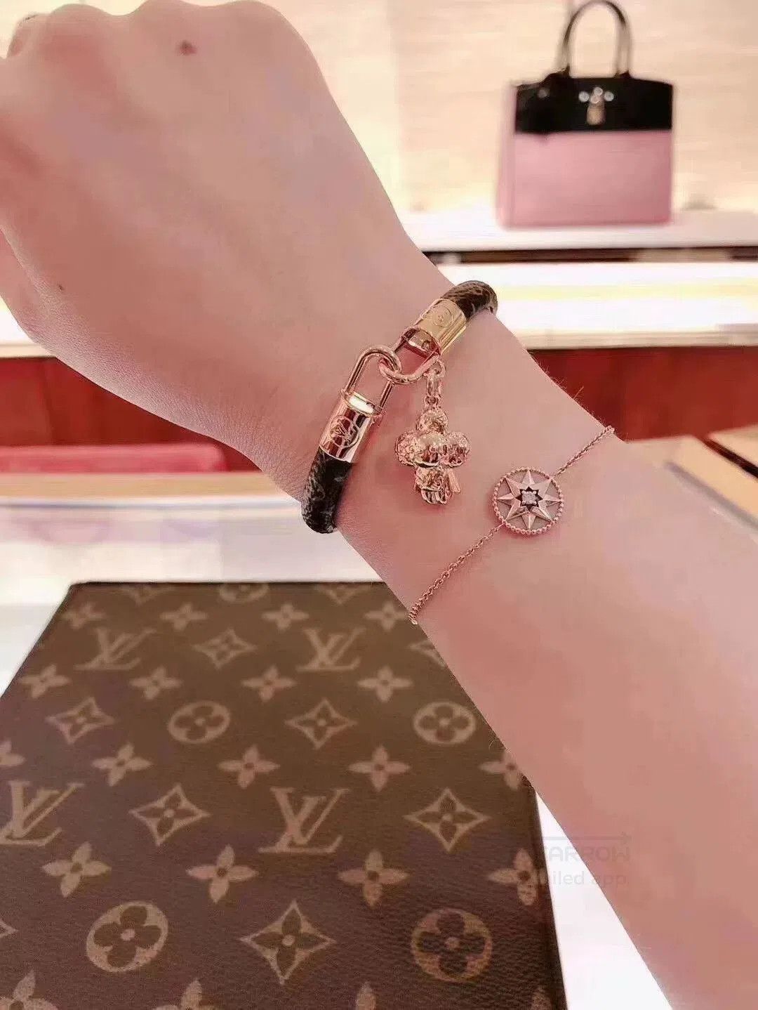 Louis Vuitton LV Monogram Vivan Bracelet Sunflower. Size ONE SIZE - 7 Thumbnail