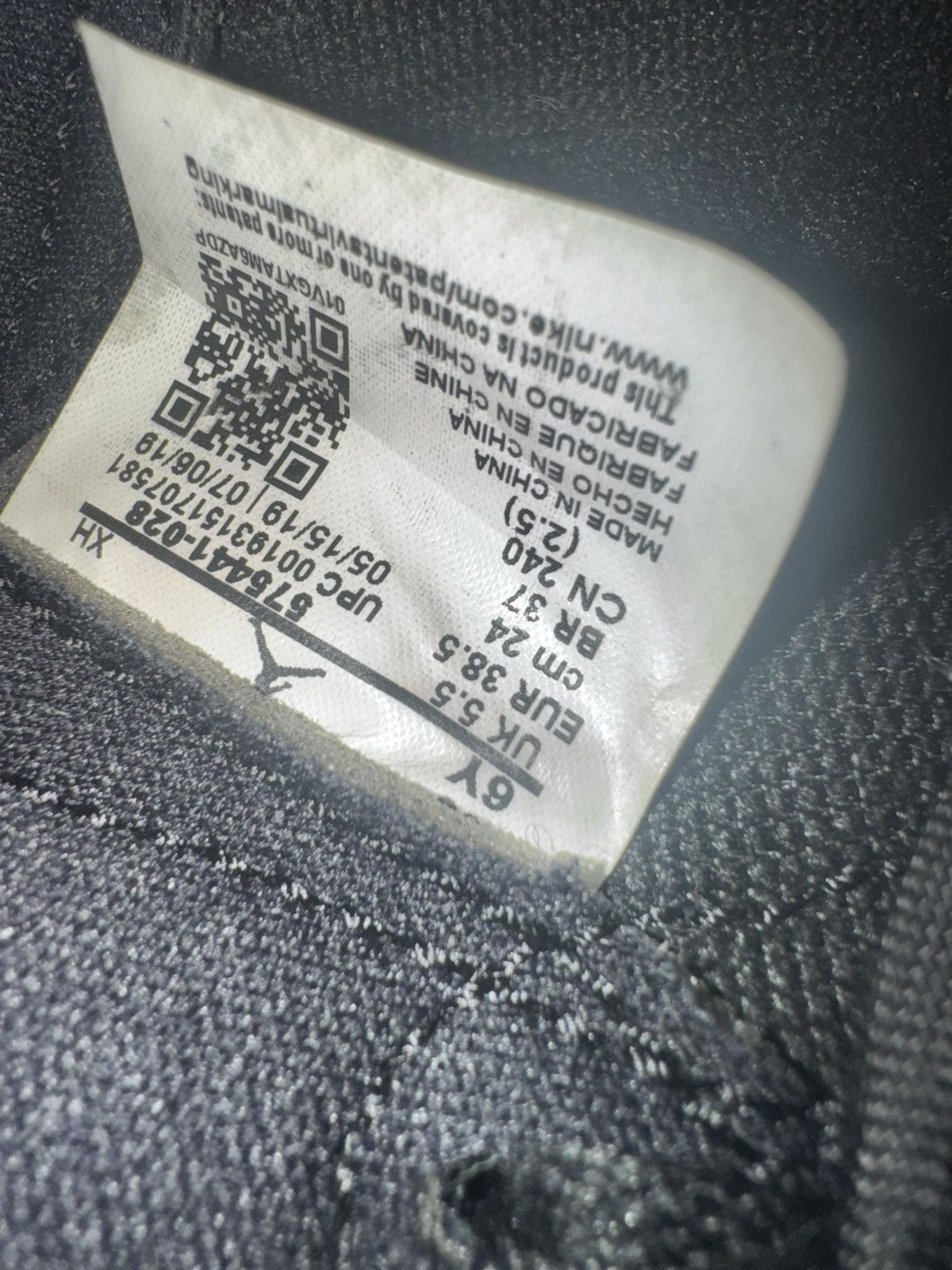 Jordan Brand Shattered Backboards Size US 6 / EU 39 - 2 Thumbnail