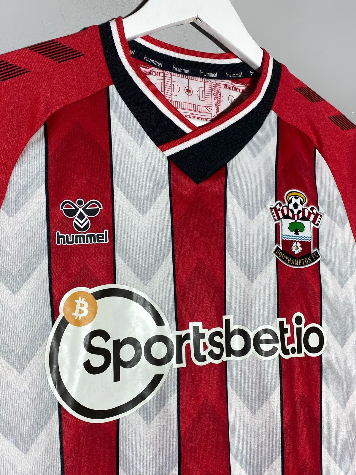 Hummel Southampton 2021/22 Home Football Soccer Jersey Size US S / EU 44-46 / 1 - 3 Thumbnail