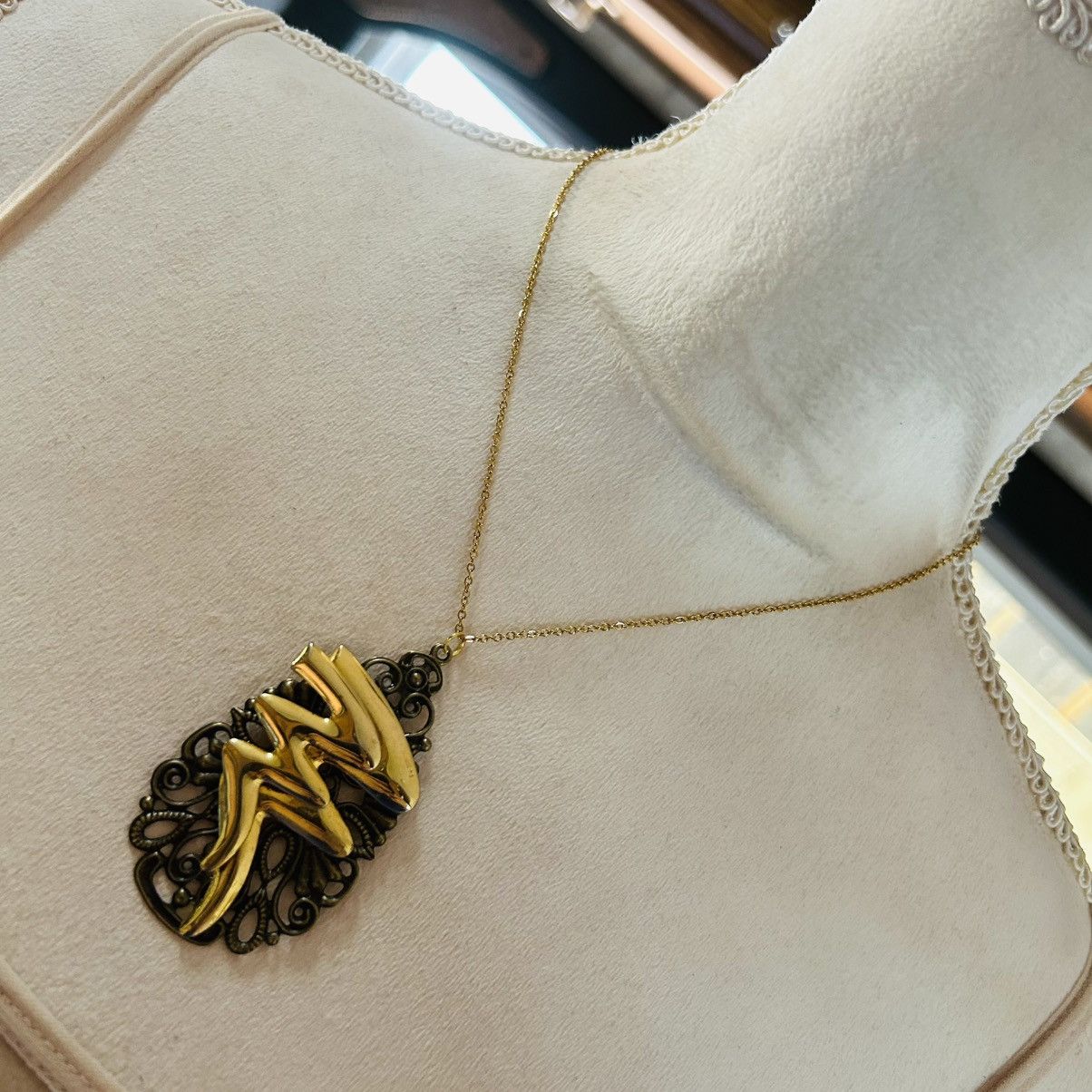 Handmade Handcrafted 80s gold squiggle brass filigree base necklace Size ONE SIZE - 1 Thumbnail