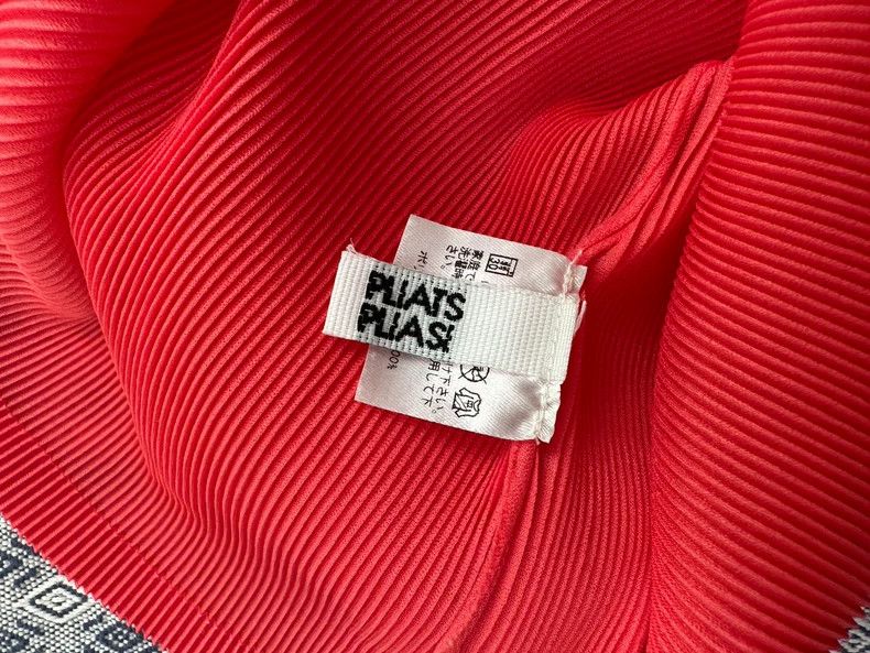 Issey Miyake issey miyake size:3 Watermelon red pleated top Size XXS / US 00 / IT 34 - 2 Thumbnail