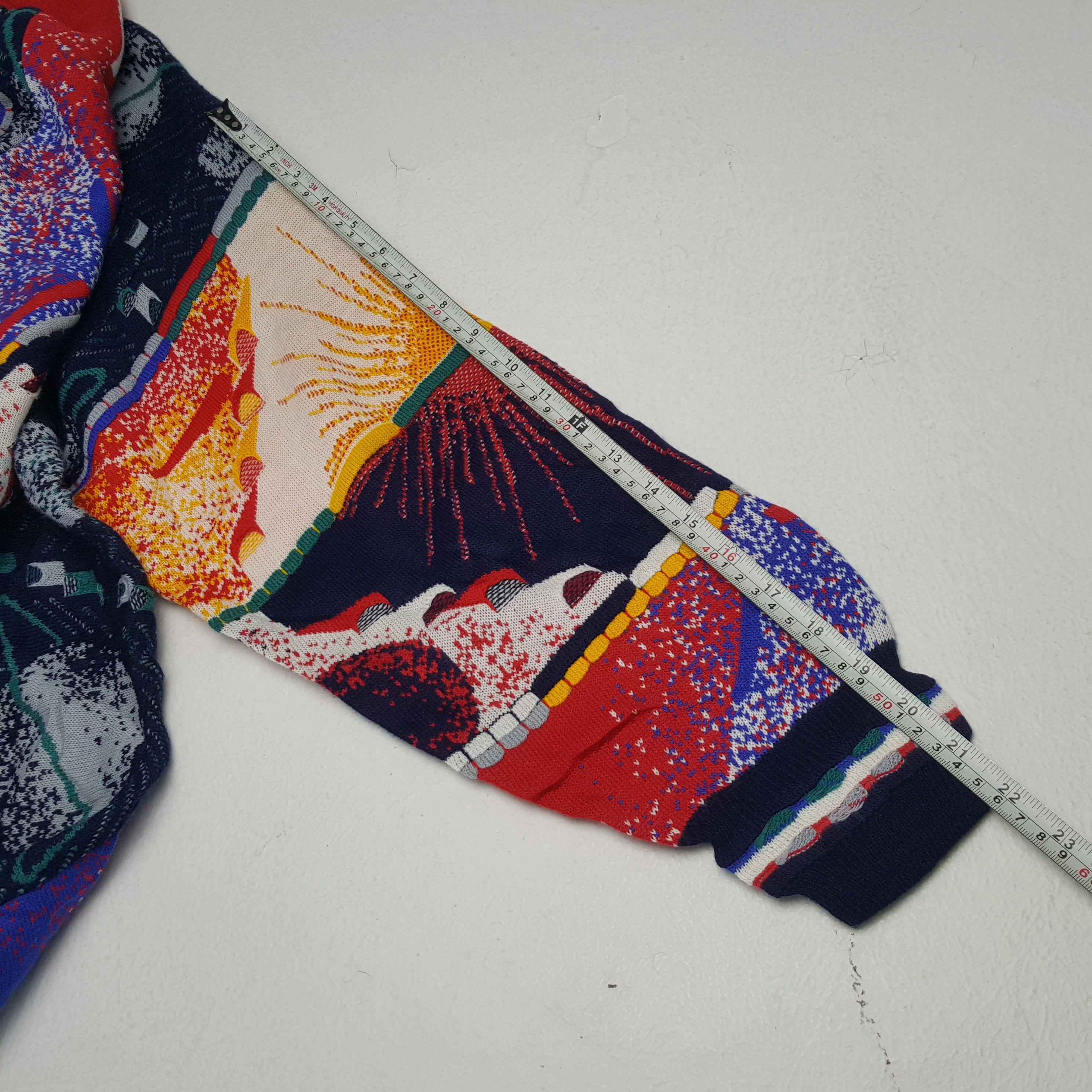 Vintage COCOMO IN ASSIST Coogi Fashion Style Sweatshirt Size US S / EU 44-46 / 1 - 5 Thumbnail