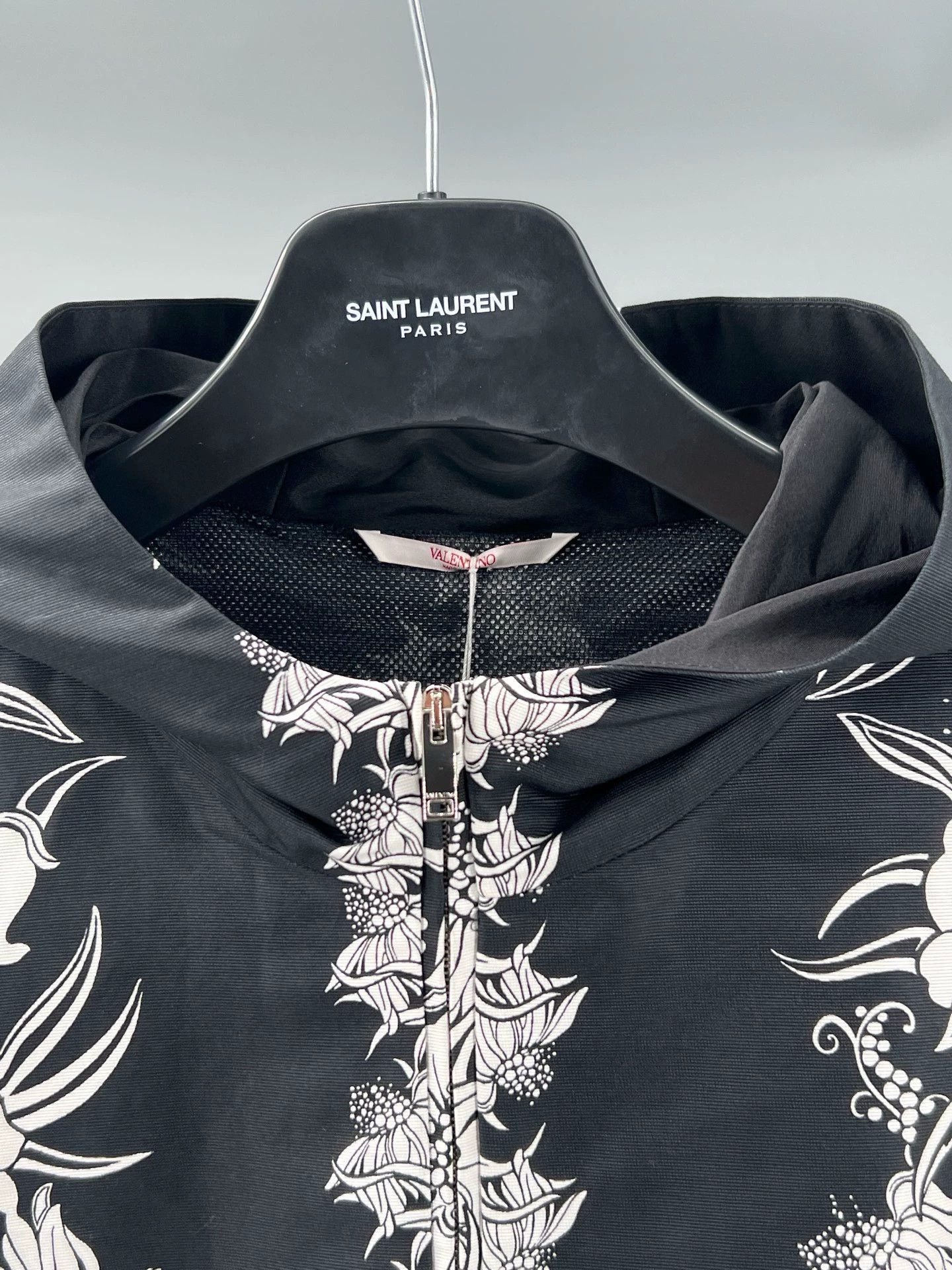 Valentino Valentino Black Floral Hooded Jacket Size US L / EU 52-54 / 3 - 2 Thumbnail