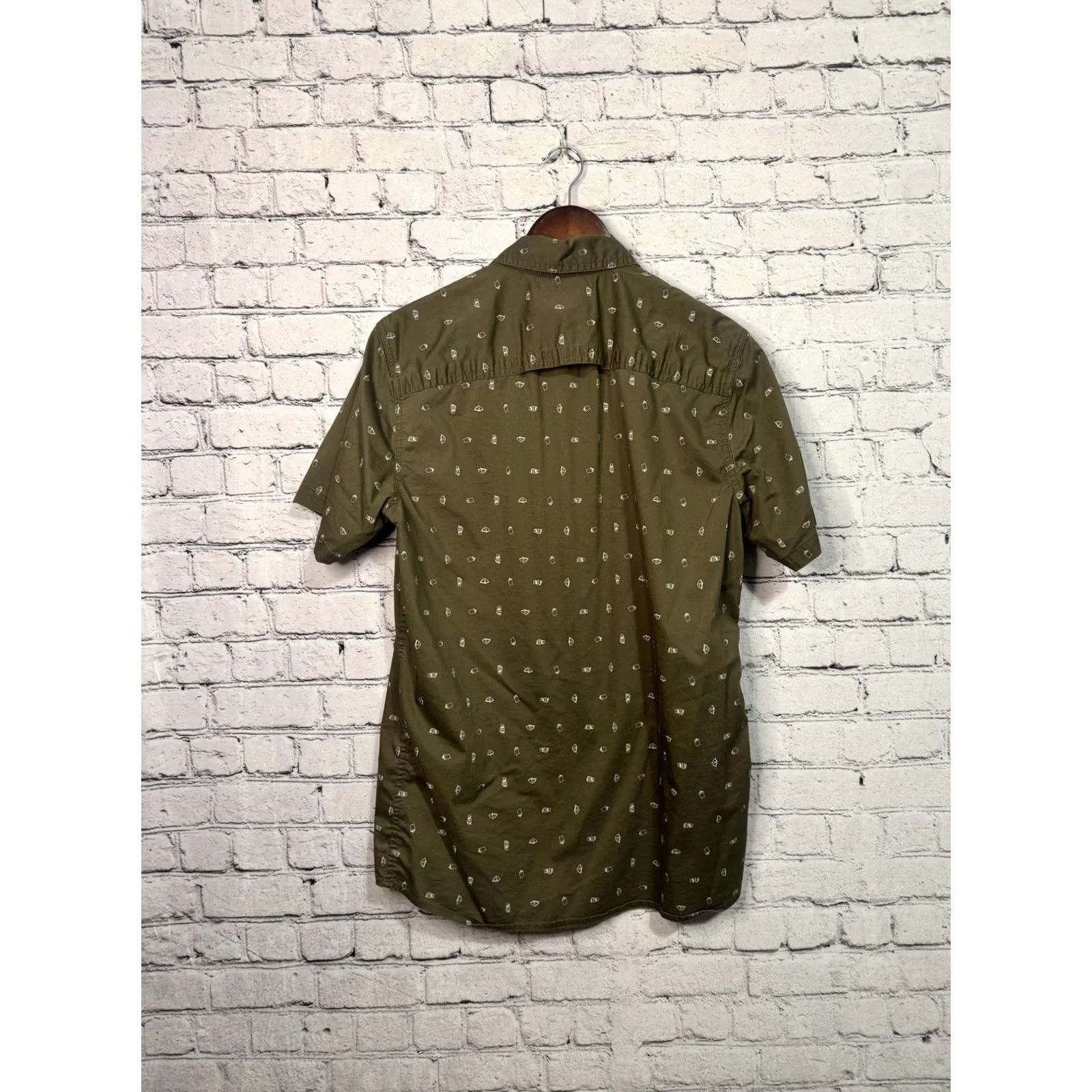 Wrangler Wrangler Men's Regular Fit Shirt Olive Green Print Short Sleeve Button-Up with Chest Pocket Size US M / EU 48-50 / 2 - 4 Thumbnail