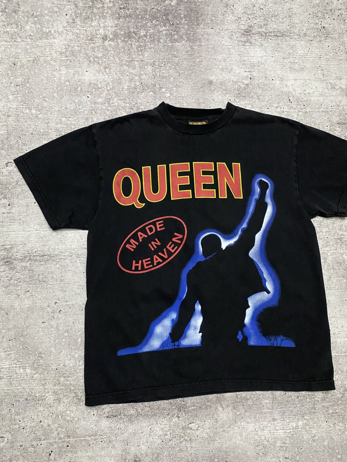 Vintage 🔥Queen vintage tour t shirt Size US L / EU 52-54 / 3 - 3 Thumbnail