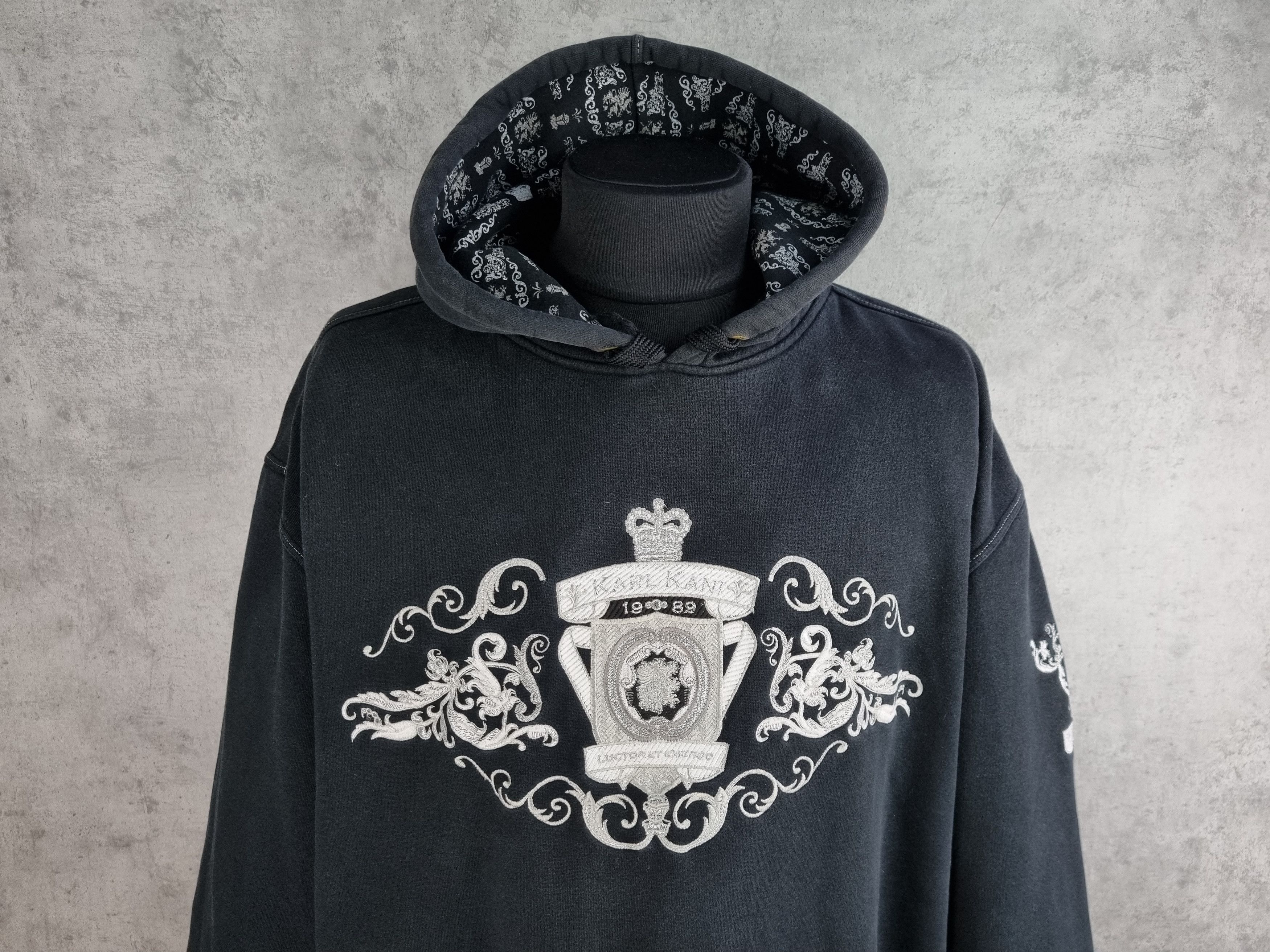 Karl Kani Karl Kani Embroidered Logo Faded Heavy Hoodie Size US XXL / EU 58 / 5 - 2 Thumbnail