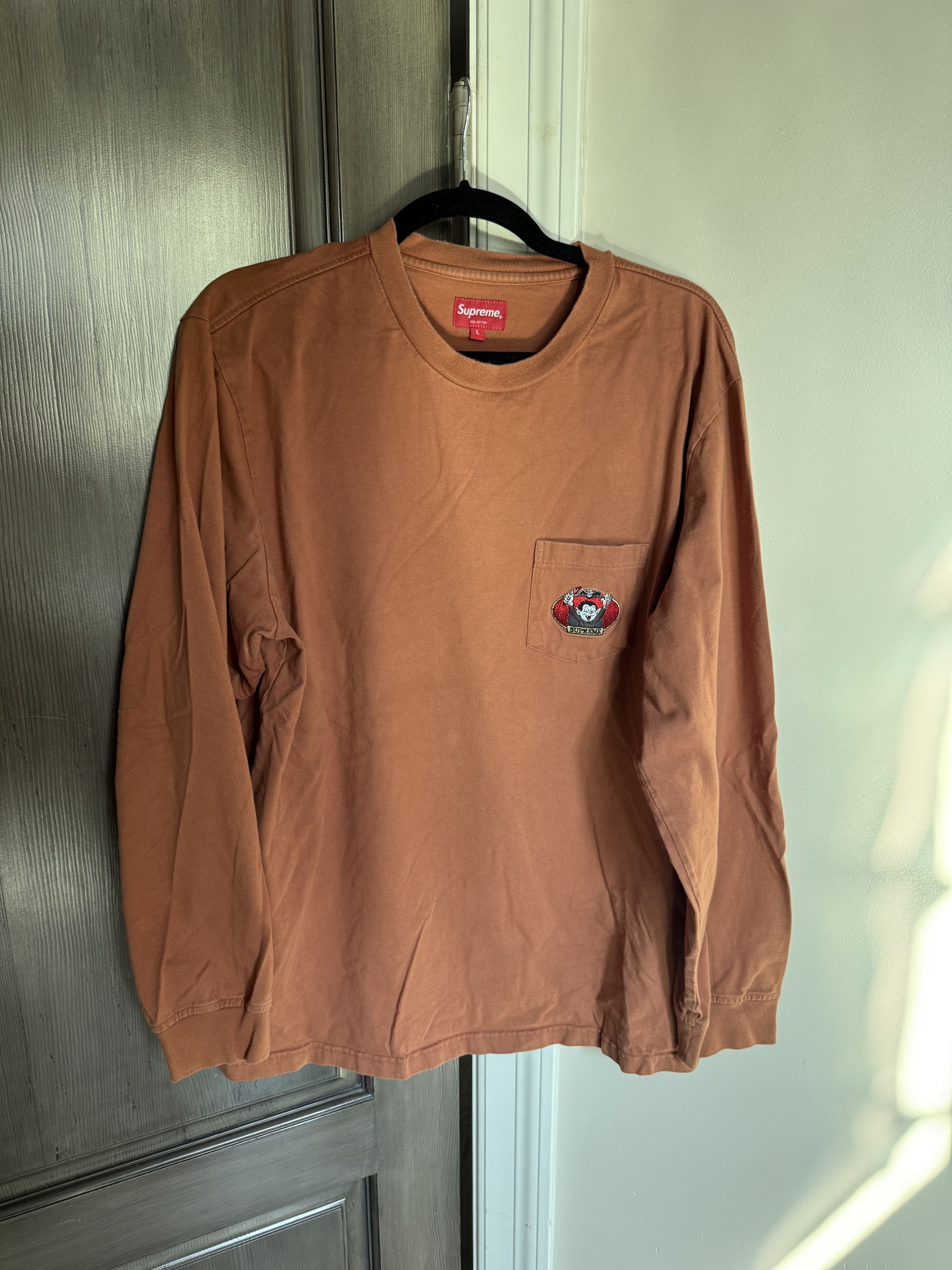 Supreme Supreme Vampire Boy L/S Pocket Tee Size US L / EU 52-54 / 3 - 1 Thumbnail