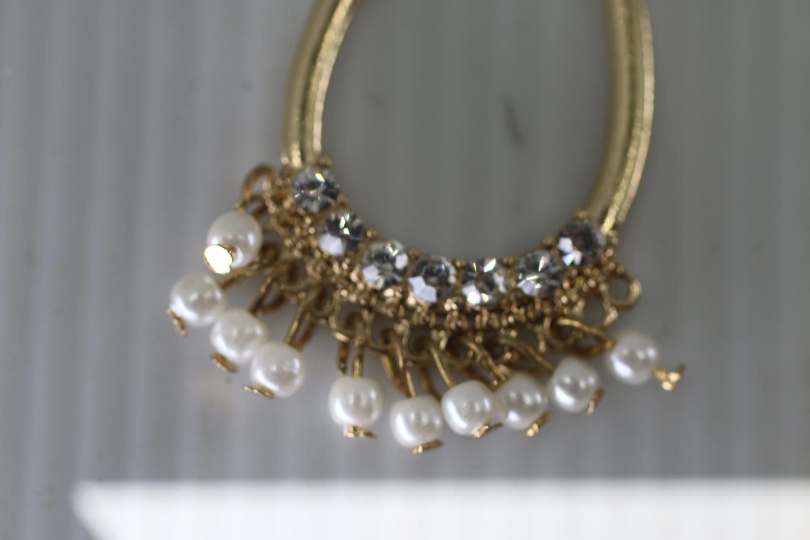 The Unbranded Brand Vtg Gold Tone Bow Necklace & Earrings Set Pearl Rhinestone Size ONE SIZE - 9 Thumbnail