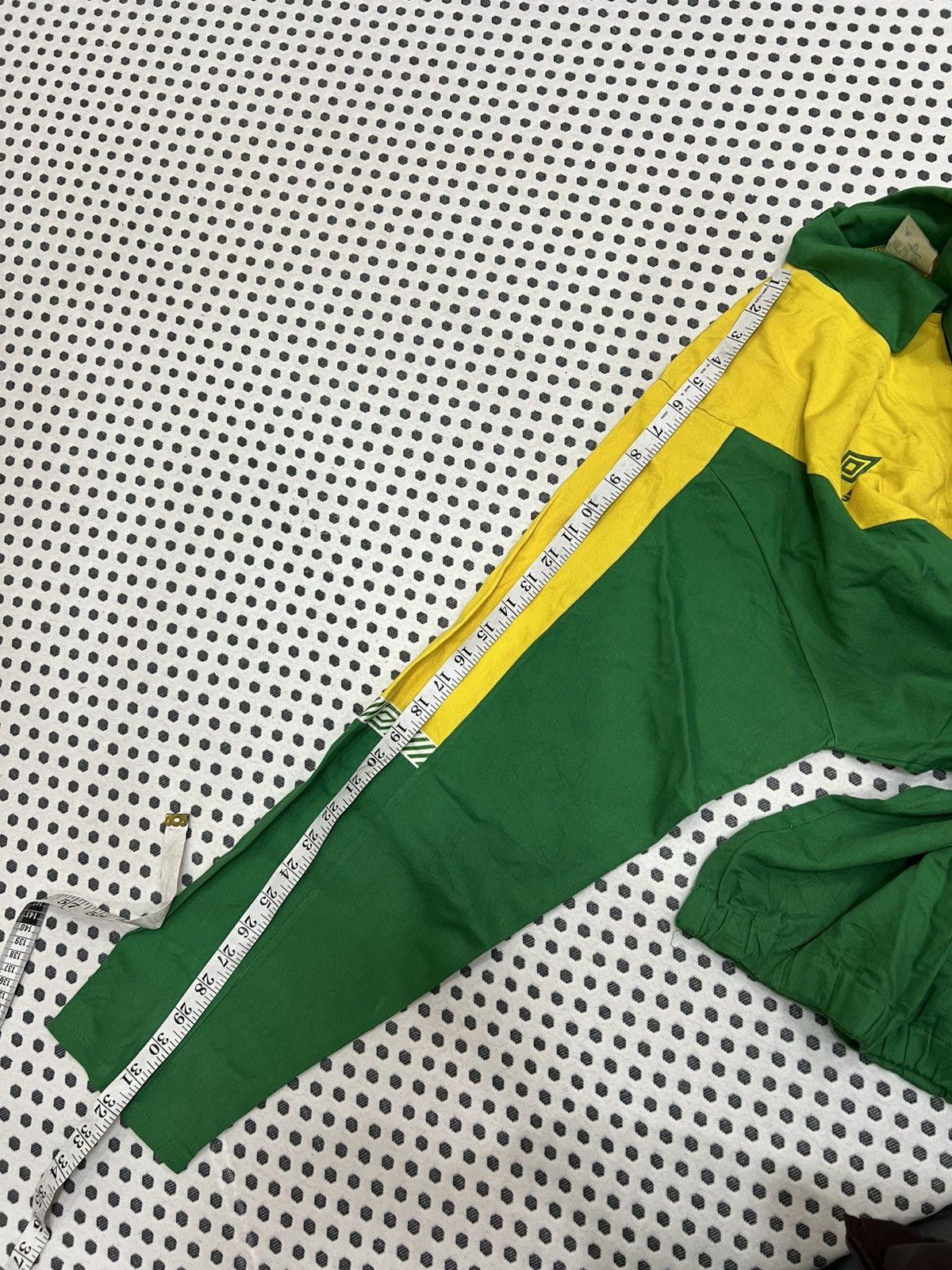 Umbro Celtic FC Umbro Drill/Training Top 1990-1992. Size US L / EU 52-54 / 3 - 10 Thumbnail