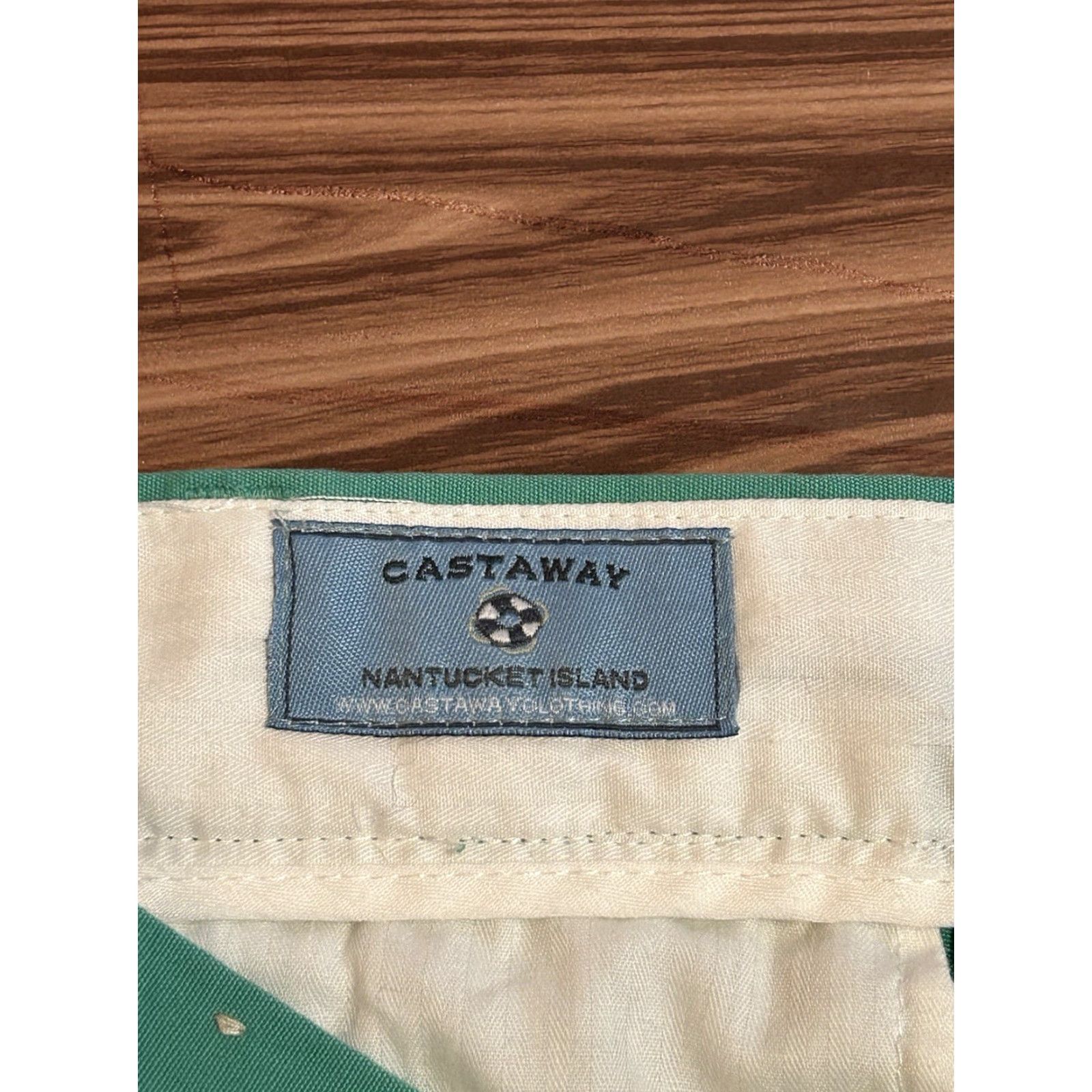 Vintage Castaway Nantucket Shorts Mens Size 32 Green Embroidered Beer Mug Casual, Lightweight Cotton, Classic Fit, Belt Loops, Pockets Size US 32 / EU 48 - 4 Thumbnail