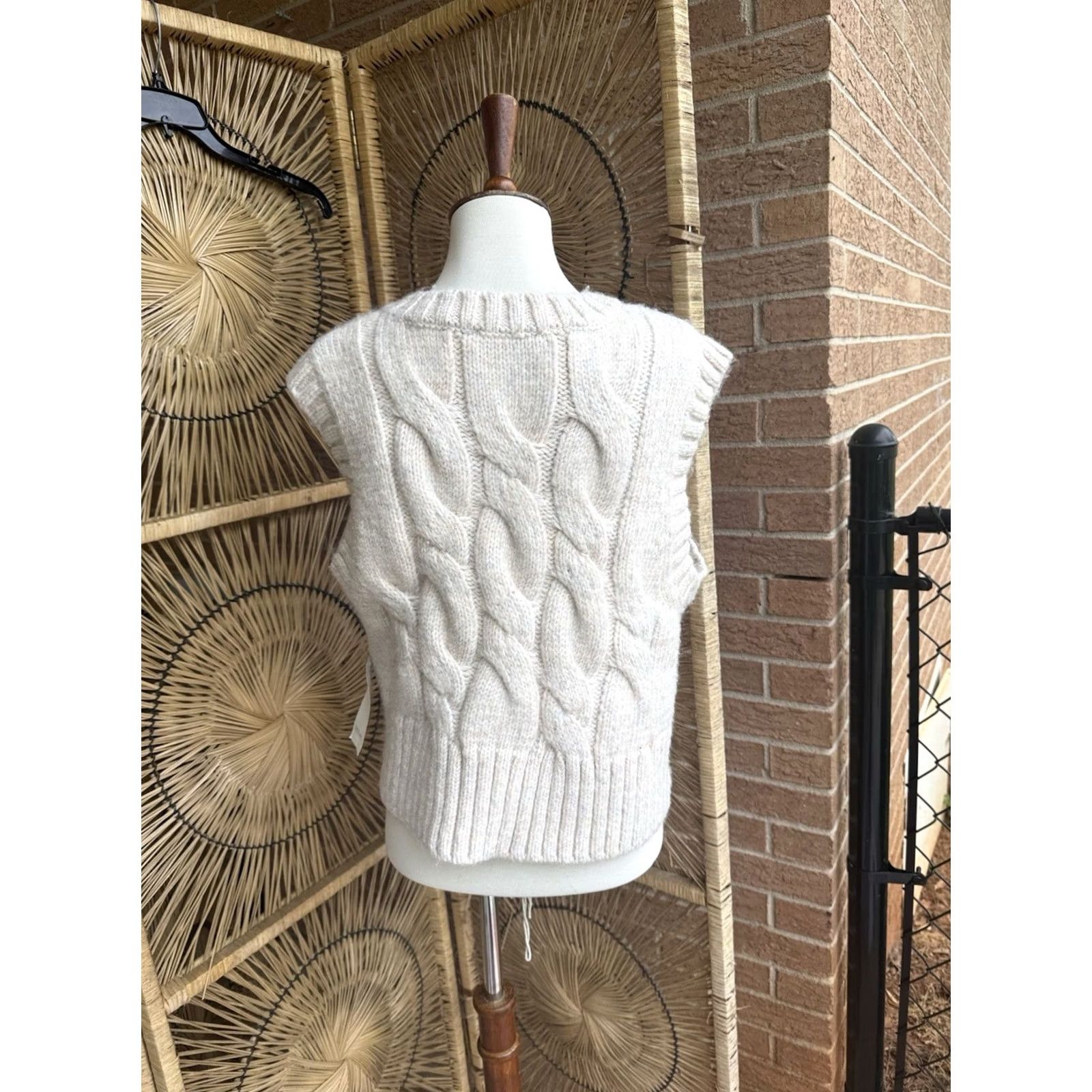 Vintage VINTAGE Karen Kane Sweater Vest Womens Medium Cable Knit Cream V Neck Dandy Girl NWT Size M / US 6-8 / IT 42-44 - 6 Thumbnail