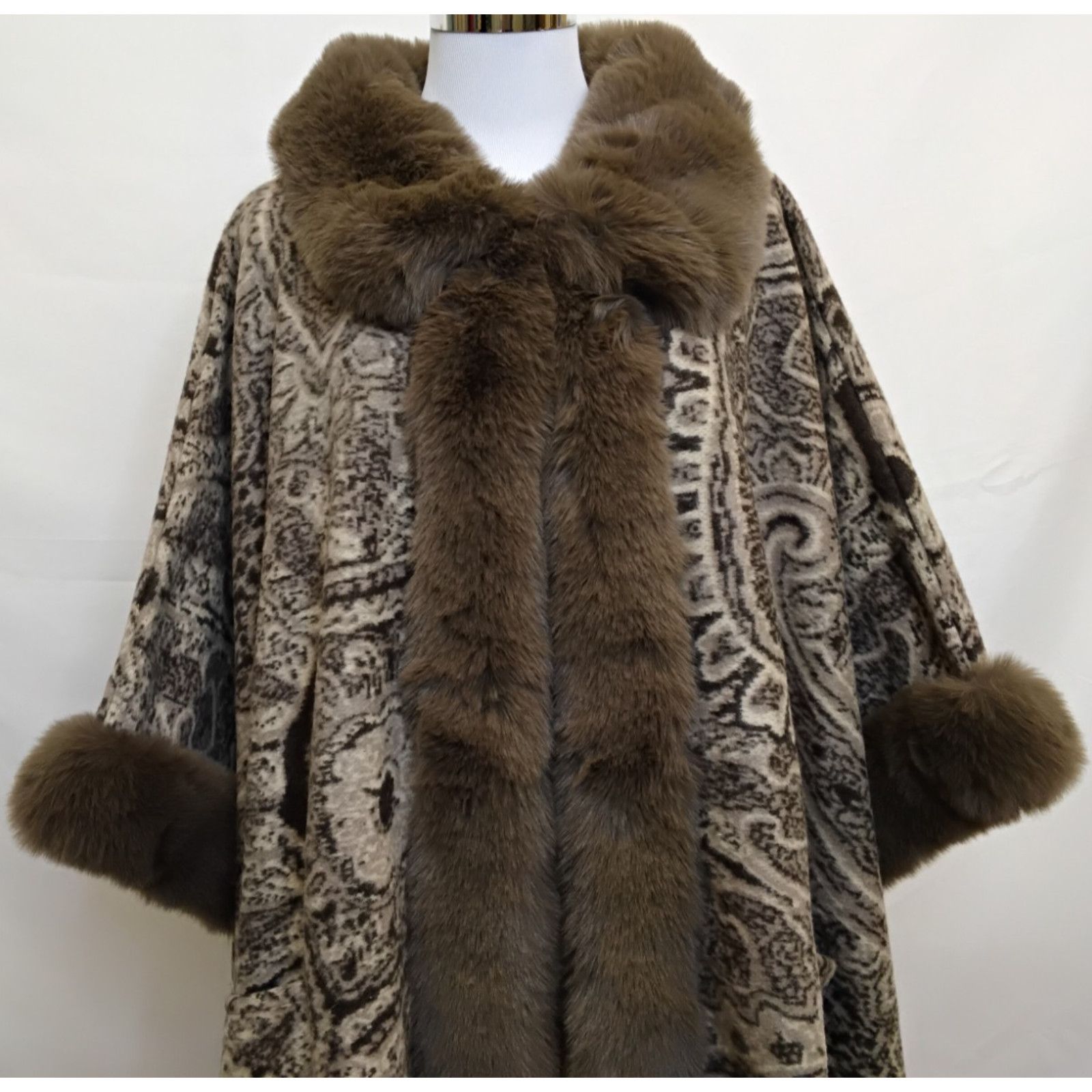 Elie Tahari Tahari Shawl One Size Brown Paisley Fur Trim Fringe NWT Size L / US 10 / IT 46 - 5 Thumbnail