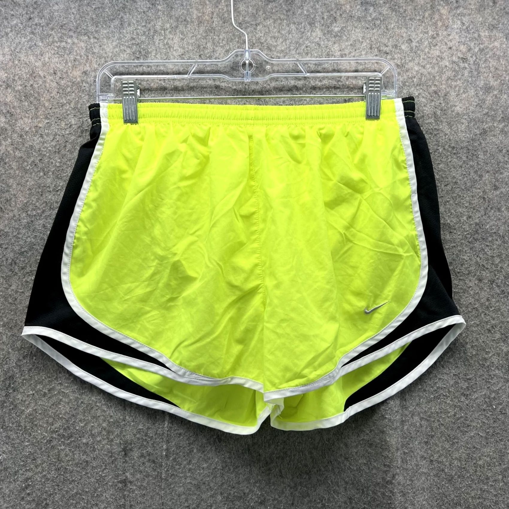 Nike Nike Shorts Women L Green Neon Athletic Dri-Fit Polyester - NIKE Trainer Activewear Size 36" / US 14 / IT 50 - 2 Thumbnail