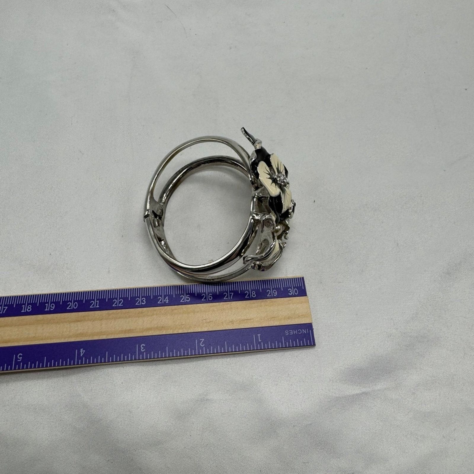 Kenneth Jay Lane VTG Kenneth Jay Lane cuff bracelet Size ONE SIZE - 9 Thumbnail