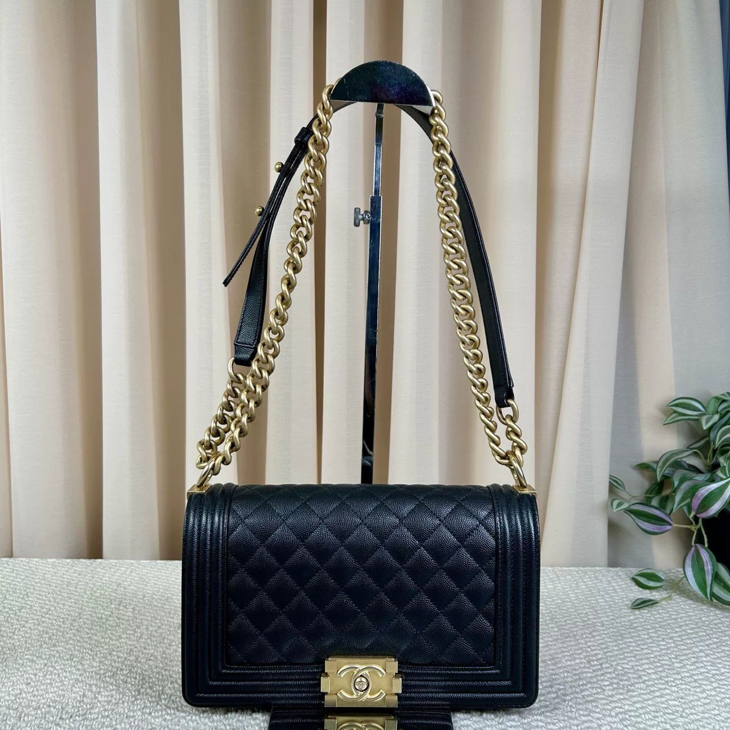 Chanel Pre-loved Bag Very good condition Size ONE SIZE - 1 Thumbnail