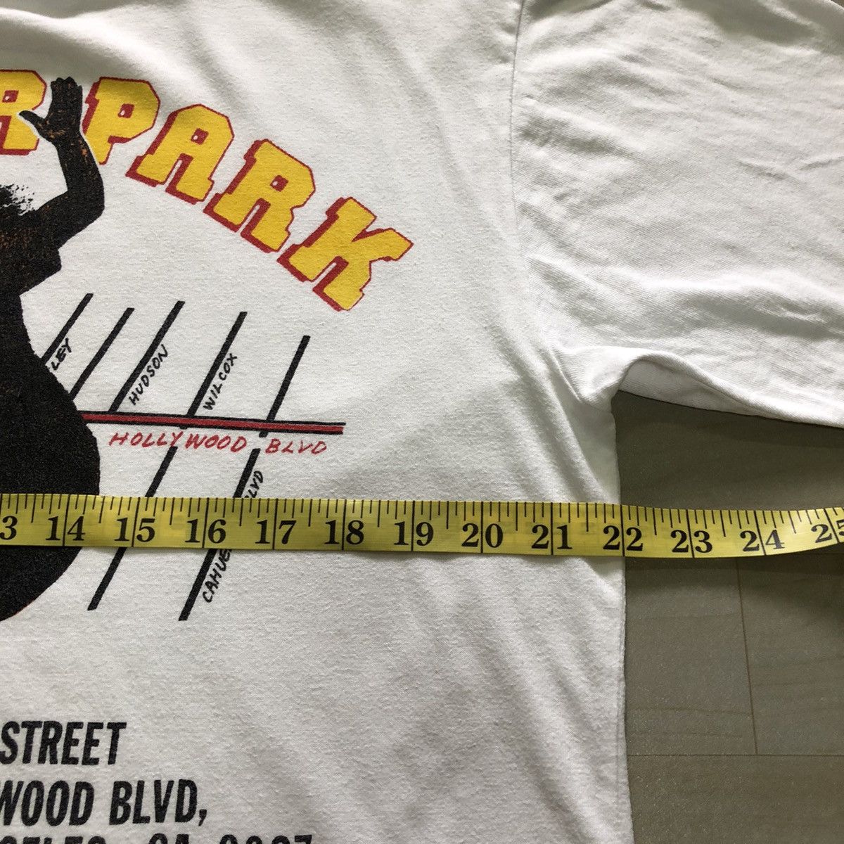 Santa Cruz Skateboards Vintage Skater Park TShirt Size US L / EU 52-54 / 3 - 6 Thumbnail