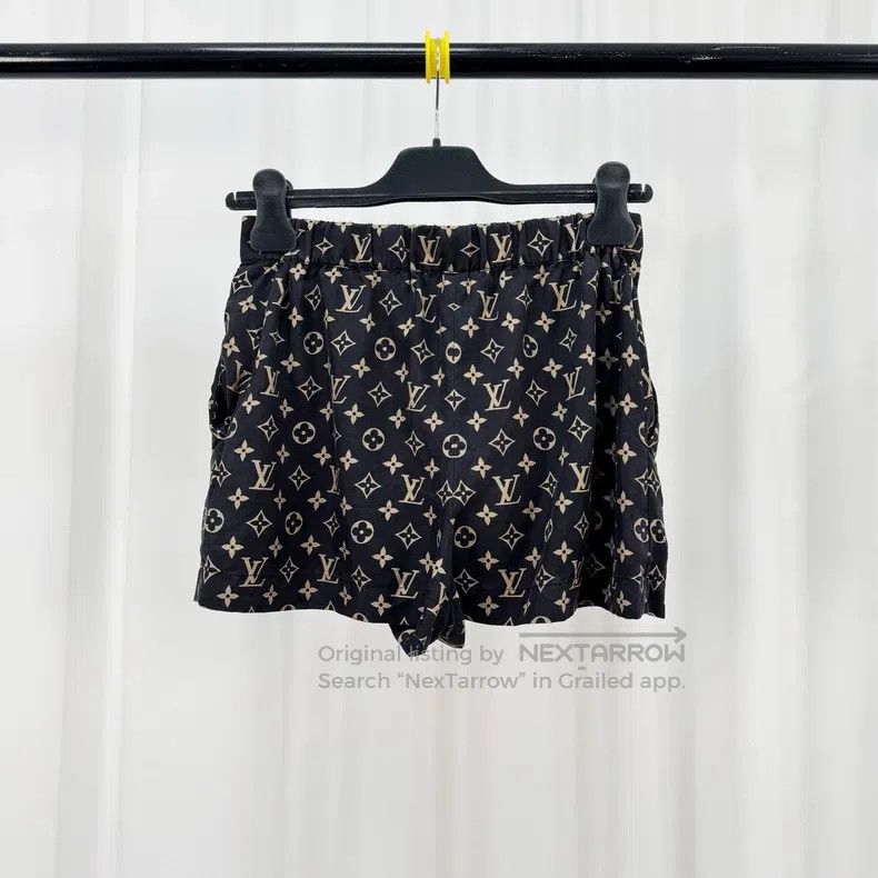 Louis Vuitton Louis Vuitton Presbytage printed silk shorts Size US 36 / EU 52 - 2 Thumbnail