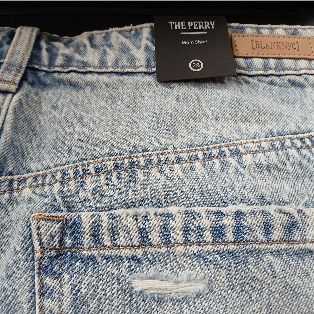 BLANKNYC BLANK NYC The Perry Mom Short - Size 28 - Light Blue - NWT Size 28" / US 6 / IT 42 - 5 Thumbnail