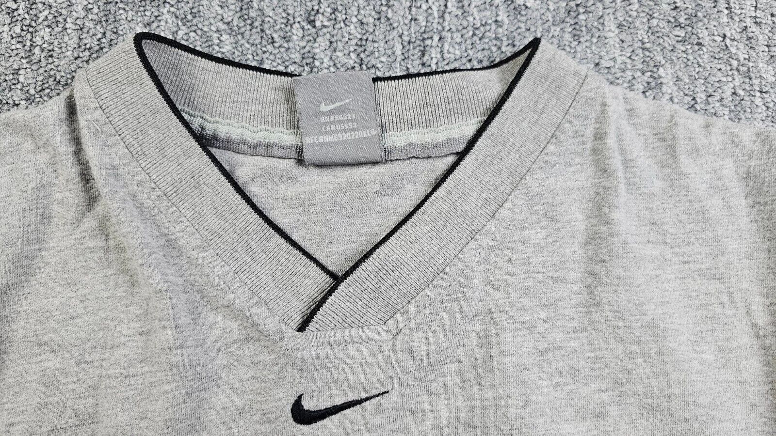 Nike Nike Vintage Y2K Embroidered Swoosh V-Neck Tee Gray Men L Size US L / EU 52-54 / 3 - 5 Thumbnail