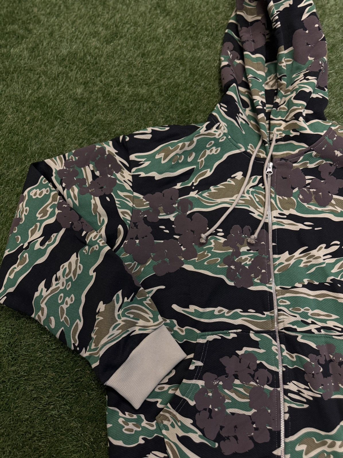 DENIM TEARS Denim Tears Green Camo Cotton Wreath Zip Up Size Large (NEW) Size US L / EU 52-54 / 3 - 4 Thumbnail