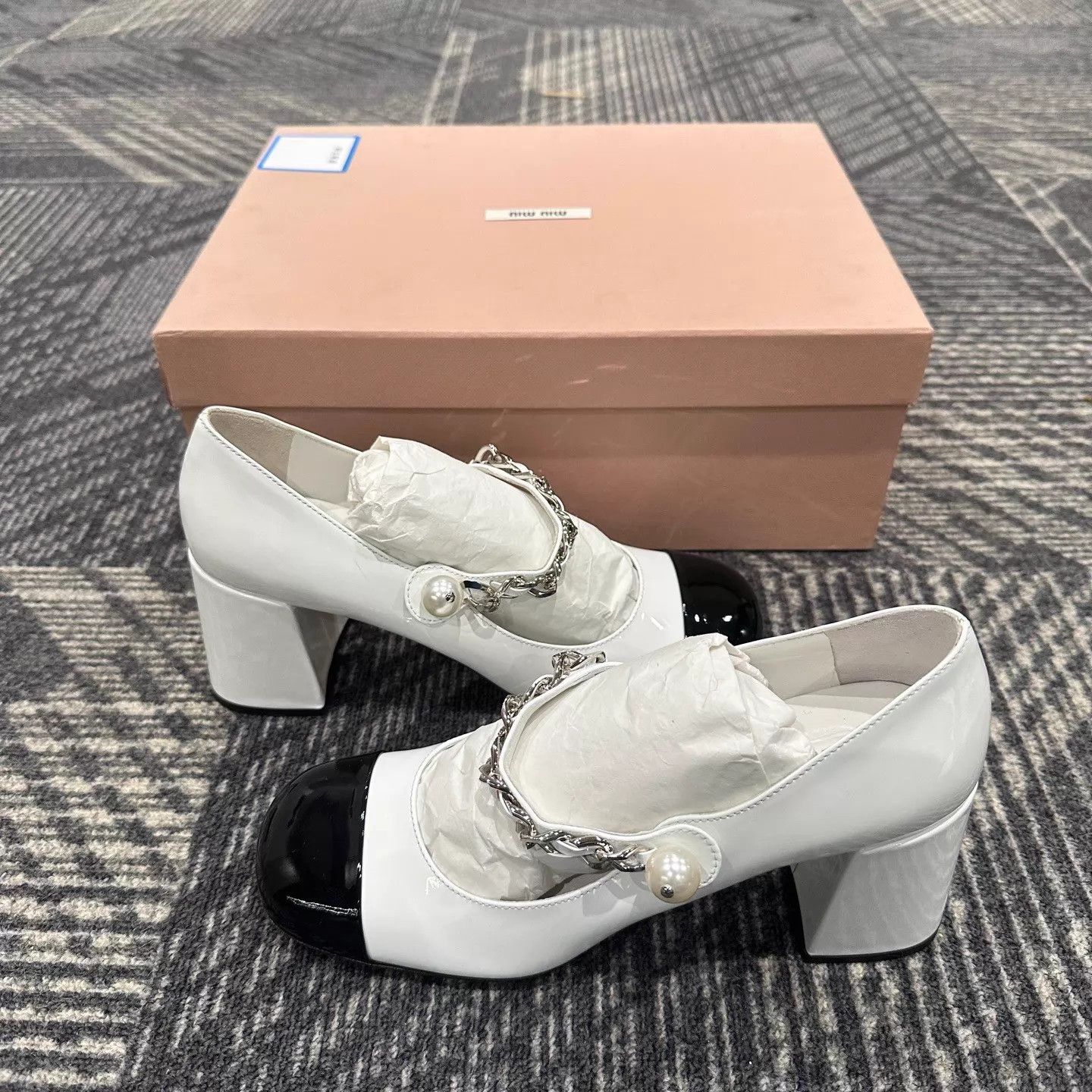 Miu Miu MIU MIU Patent Chain Mary Jane Block Heel 37.5 New with Box Size US 7 / IT 37 - 4 Thumbnail