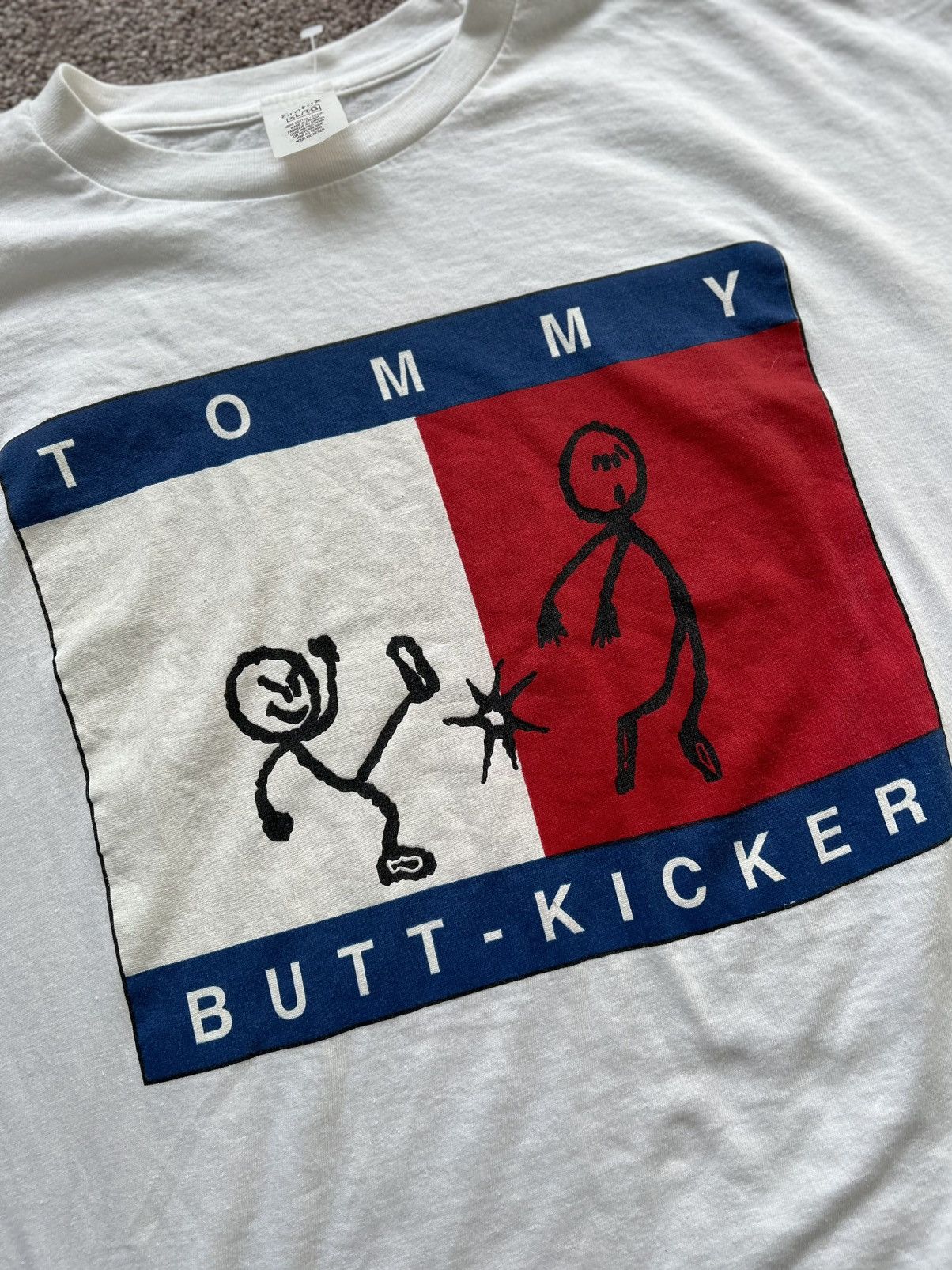 Tommy Hilfiger × Vintage Rare Tommy Butt-Kicker Single Stitch Tee Size US XL / EU 56 / 4 - 3 Thumbnail