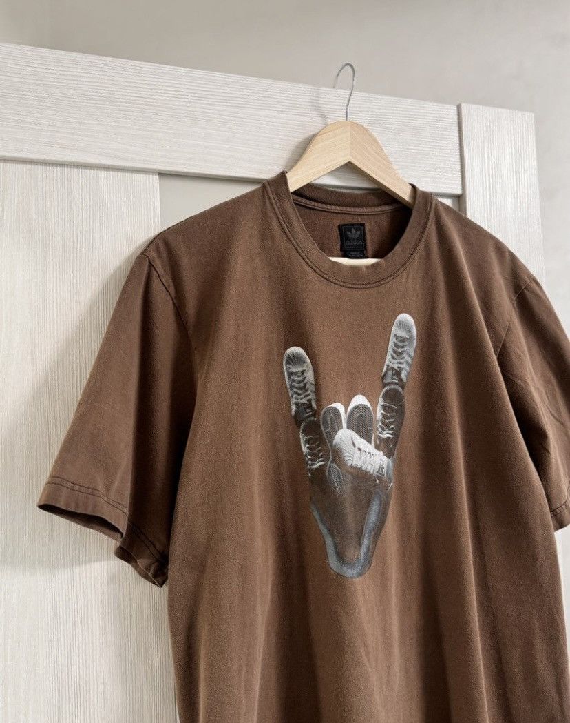 Adidas Adidas Vintage Logo T-shirt Streetwear Size US L / EU 52-54 / 3 - 3 Thumbnail