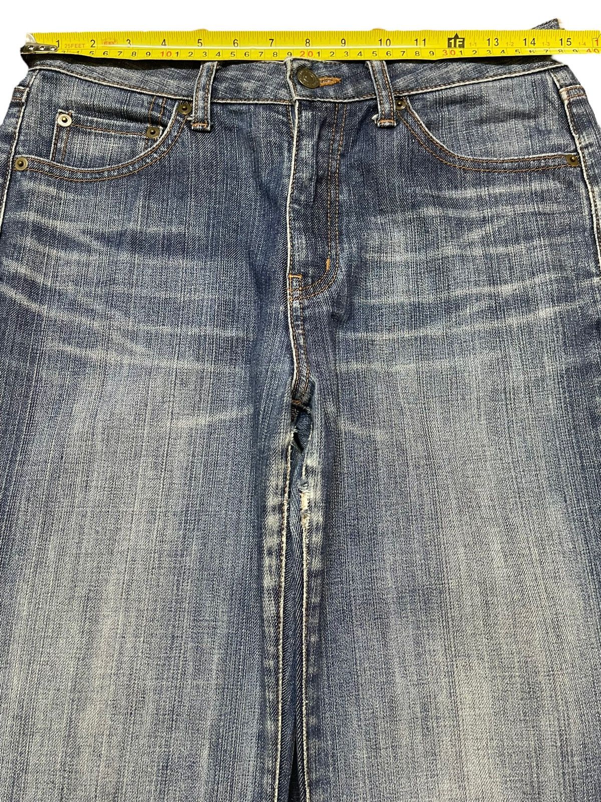 Uniqlo Vintage Japanese Uniqlo Blue Faded Wash Wide Leg Jeans Size US 29 - 11 Thumbnail