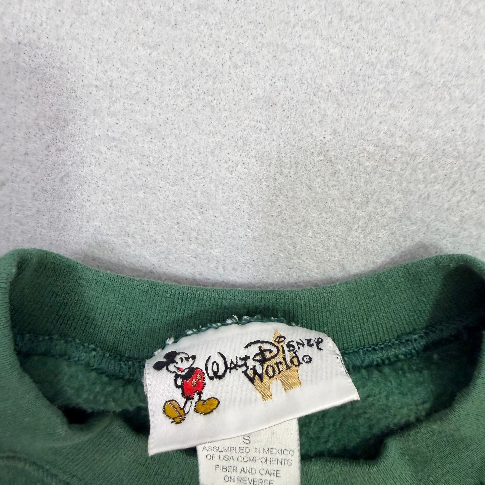 Vintage Vintage Winnie The Pooh Tigger Sweatshirt Size Small Green Size US S / EU 44-46 / 1 - 5 Thumbnail