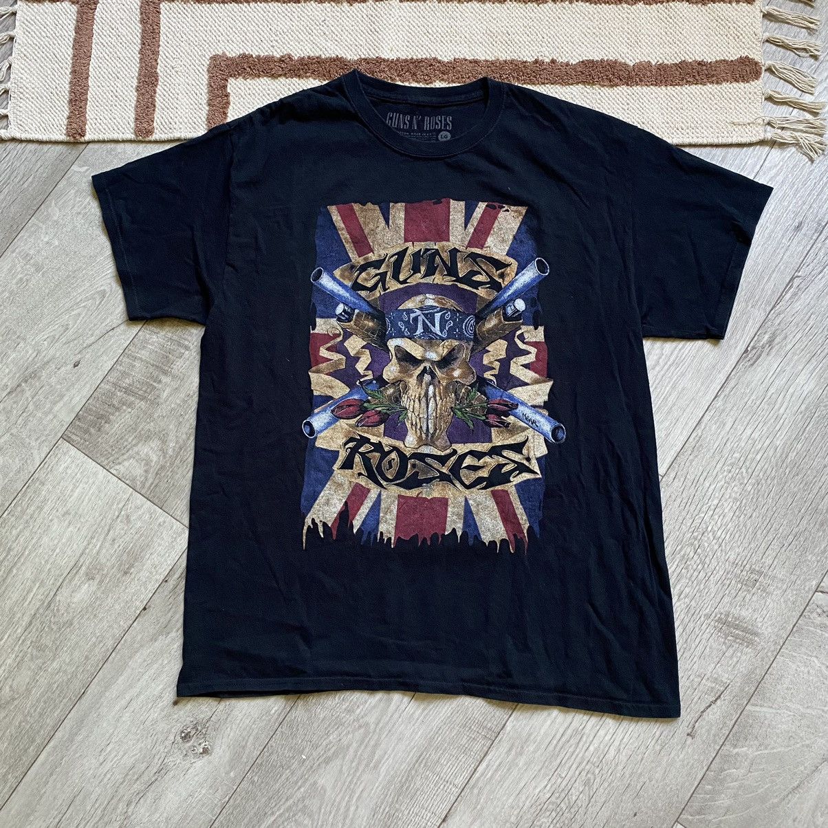 Band Tees GUNS N ROSES Y2K ROCK BAND TOUR ENGLAND T SHIRT Size US L / EU 52-54 / 3 - 1 Thumbnail