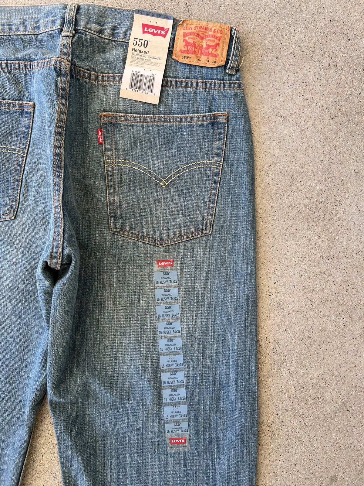 Levi's BN Levi’s 550 Relax Fit Dark Stone Washed Jeans Size 34 x 28 Size US 34 / EU 50 - 5 Thumbnail