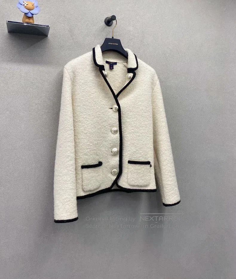 Louis Vuitton Louis Vuitton White Pearl Button Jacket. Size US S / EU 44-46 / 1 - 4 Thumbnail