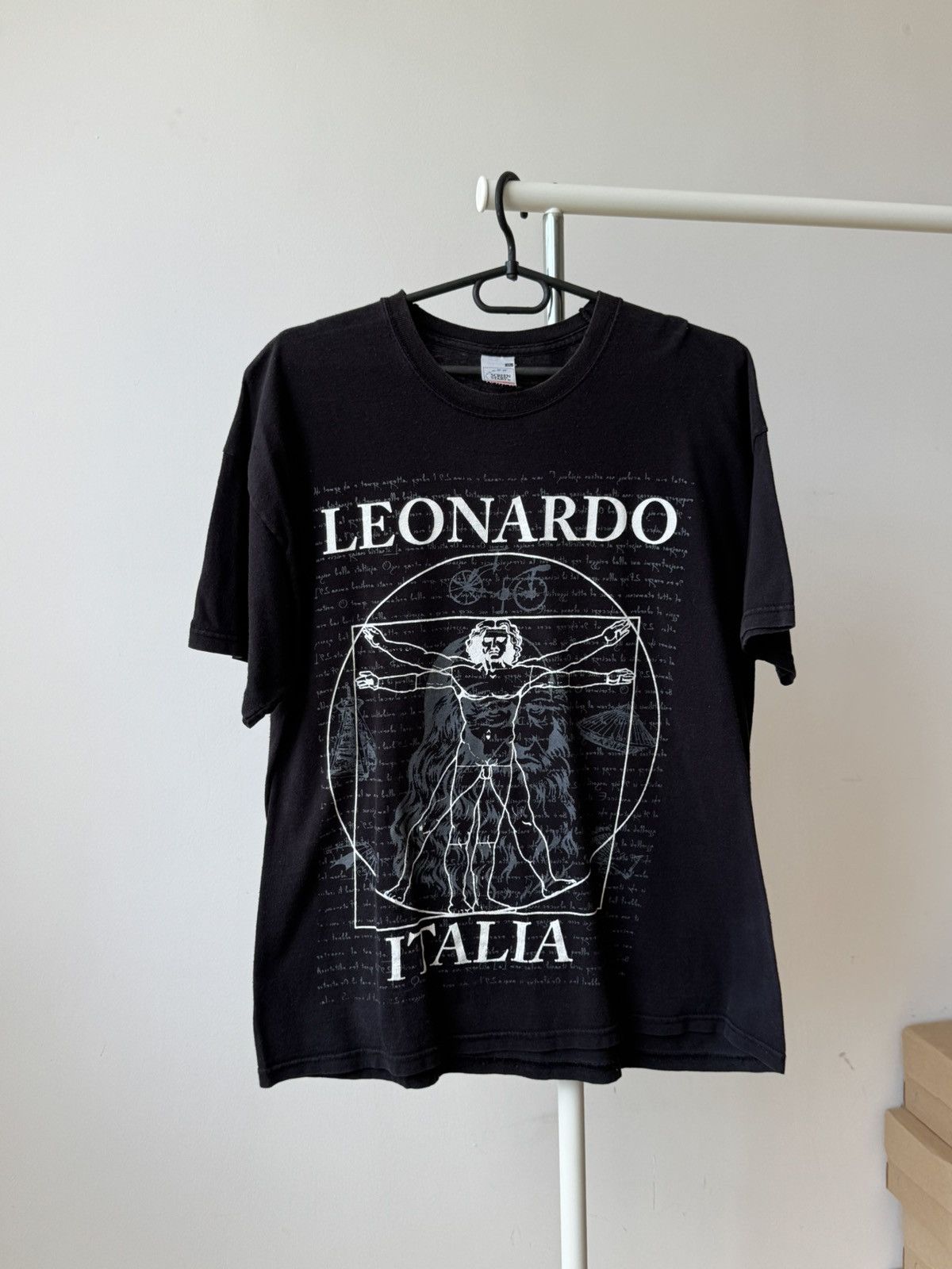 Vintage Vintage 90s Leonardo Da Vinci Vitruvian Man Graphic T-shirt Size US XL / EU 56 / 4 - 1 Thumbnail