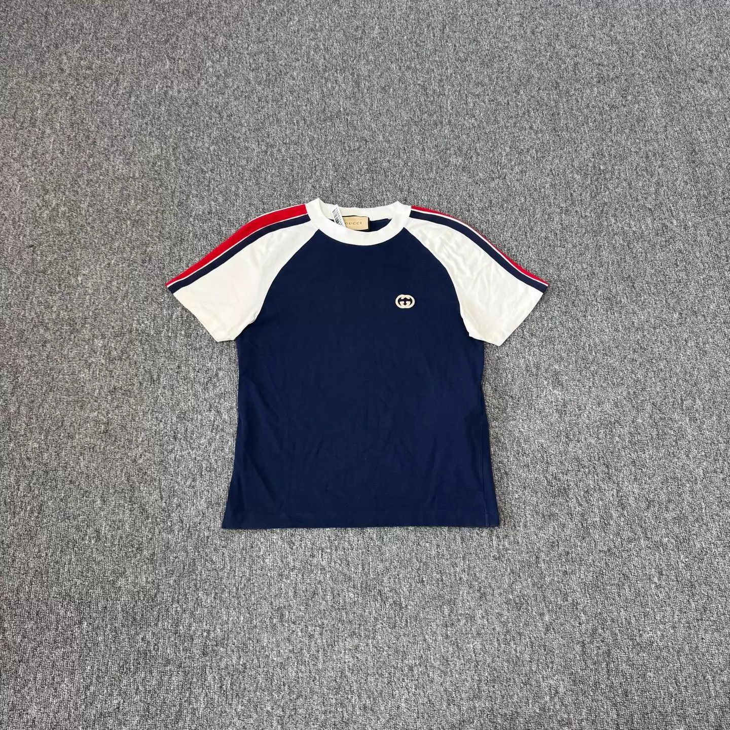 Gucci Gucci Colorblock Embroidered Logo Drop-shoulder Tee M 99N Size M / US 6-8 / IT 42-44 - 1 Thumbnail