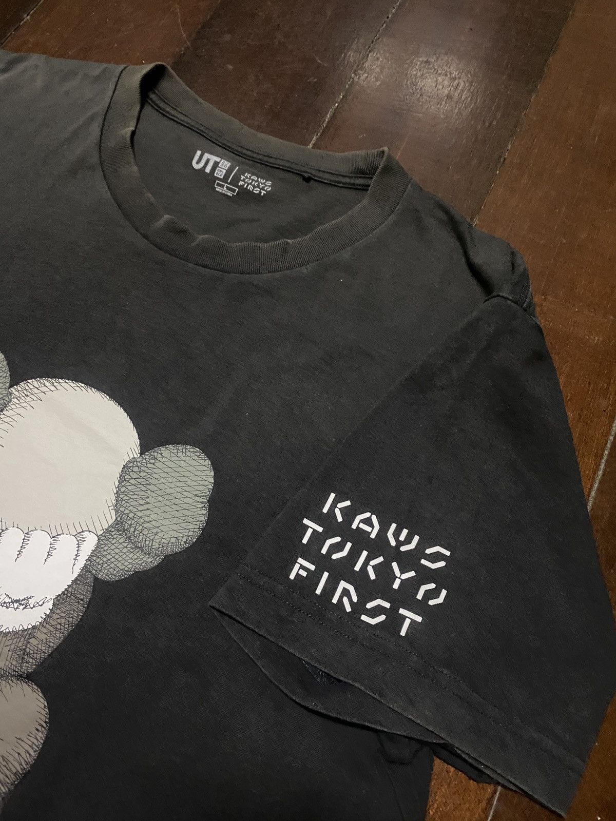 Hypebeast × Kaws FIRE 🔥🔥 UNIQLO X KAWS TOKYO FIRST SAD DESIGN Size US L / EU 52-54 / 3 - 9 Thumbnail