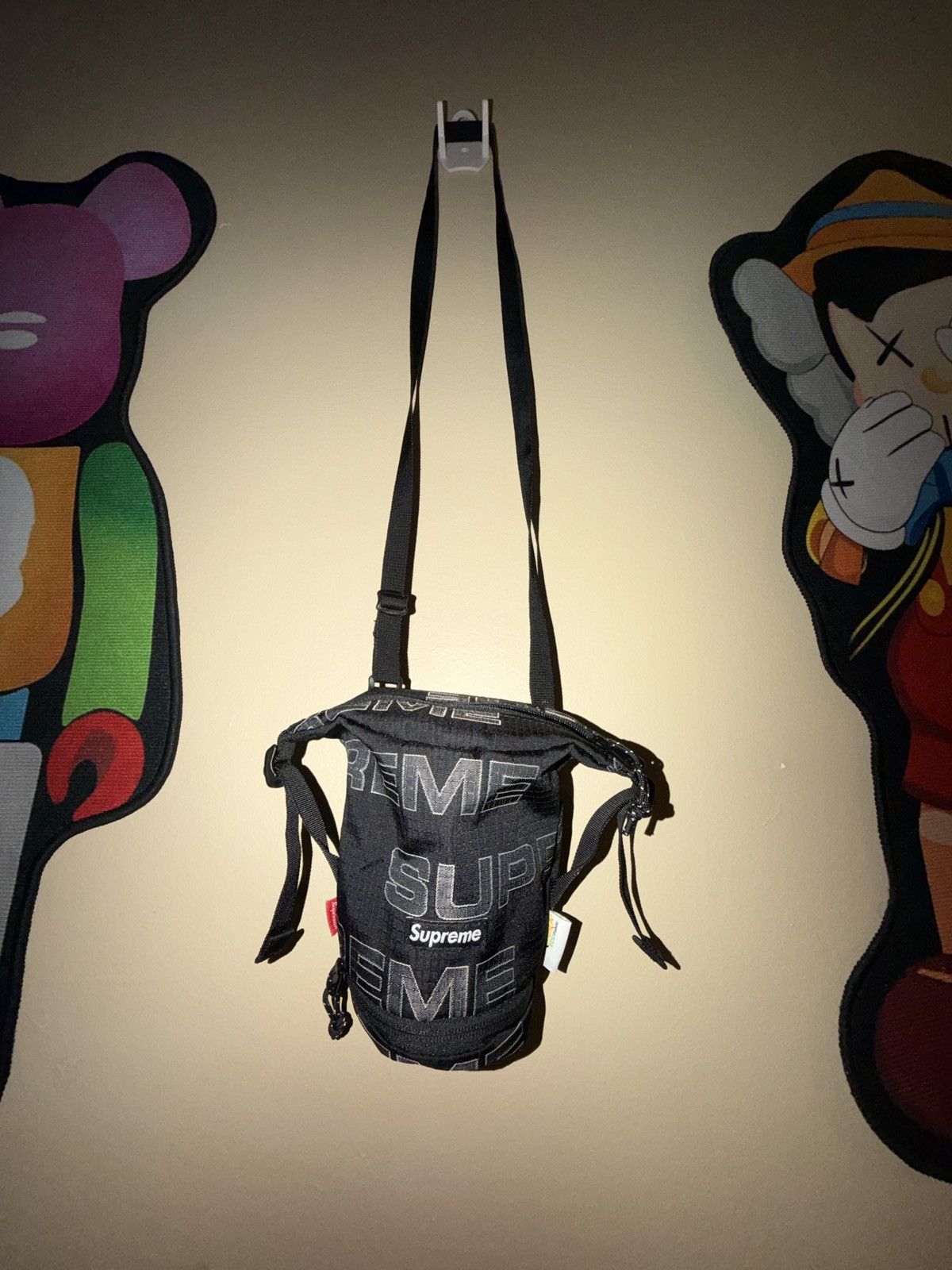 Supreme FW21 Supreme Neck Pouch 'Black' Size ONE SIZE - 1 Thumbnail